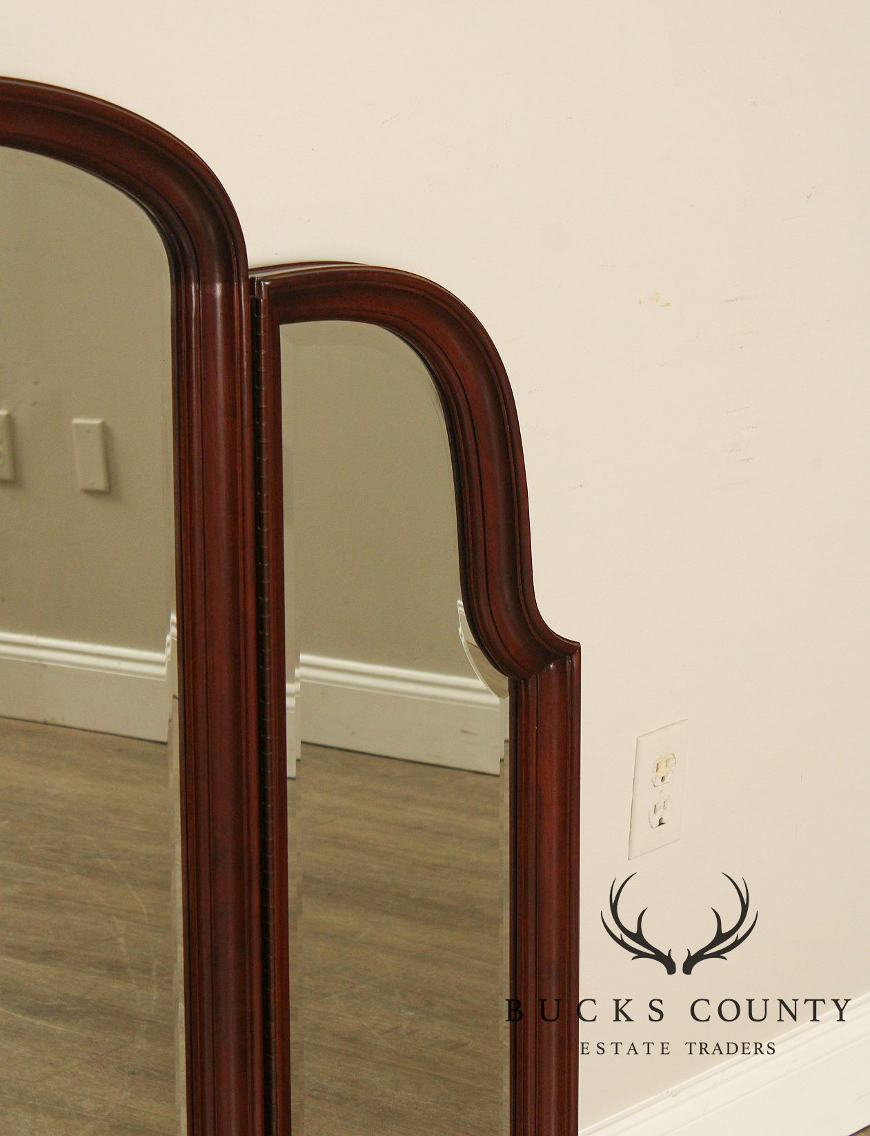 Ethan Allen 'Georgian Court' Cherry Tri-Fold Dresser Mirror