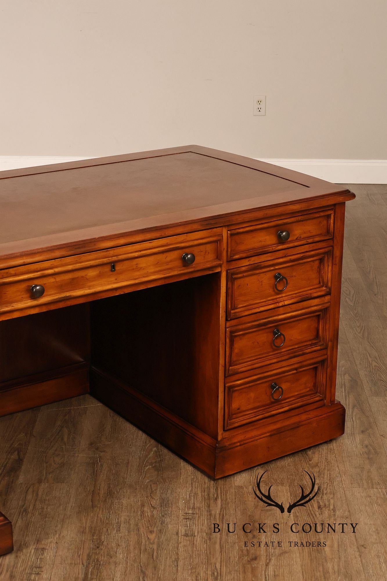 Sligh Traditional Style Leather Top Executive Desk