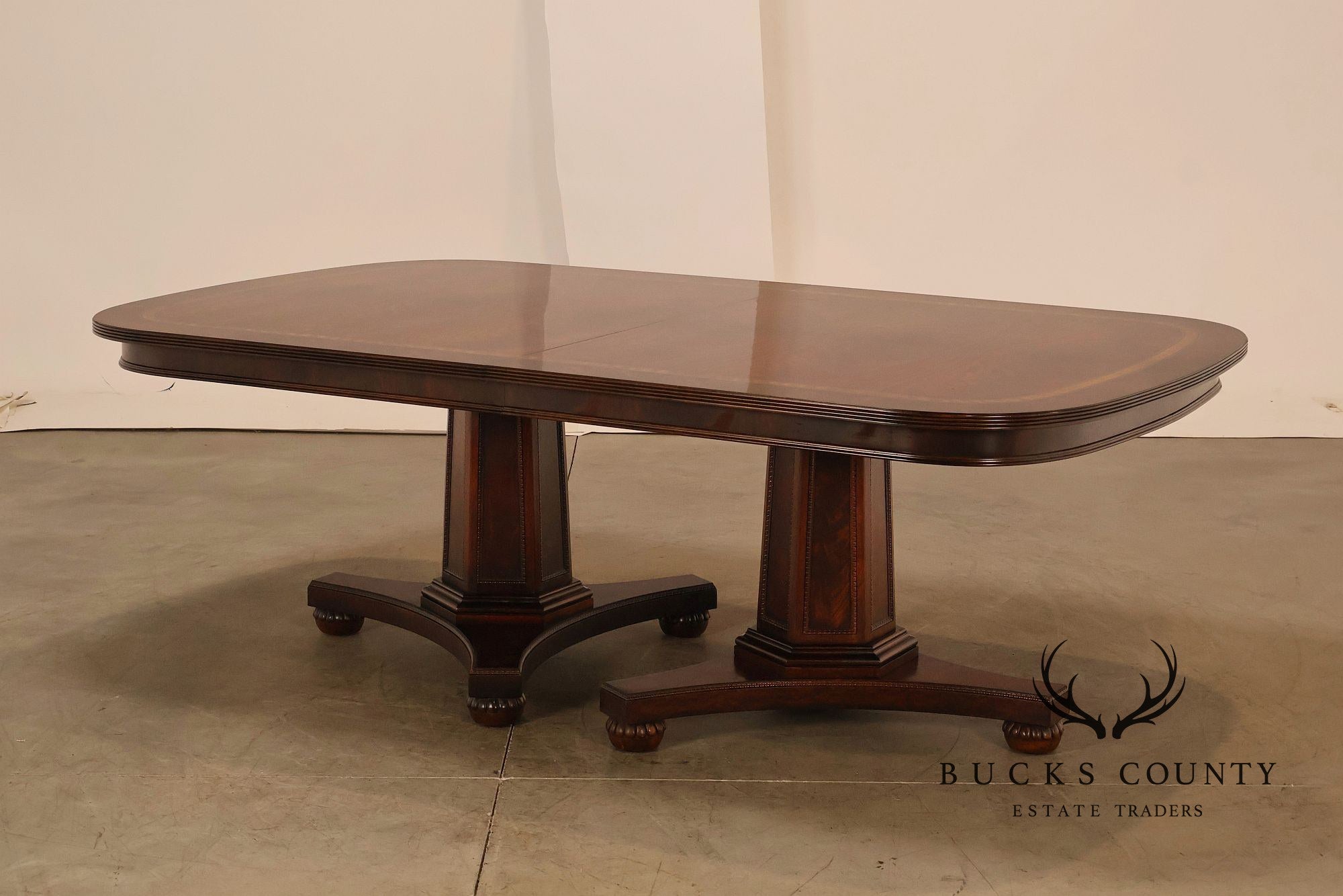Henredon Historic Natchez Collection Mahogany Extendable Dining Table