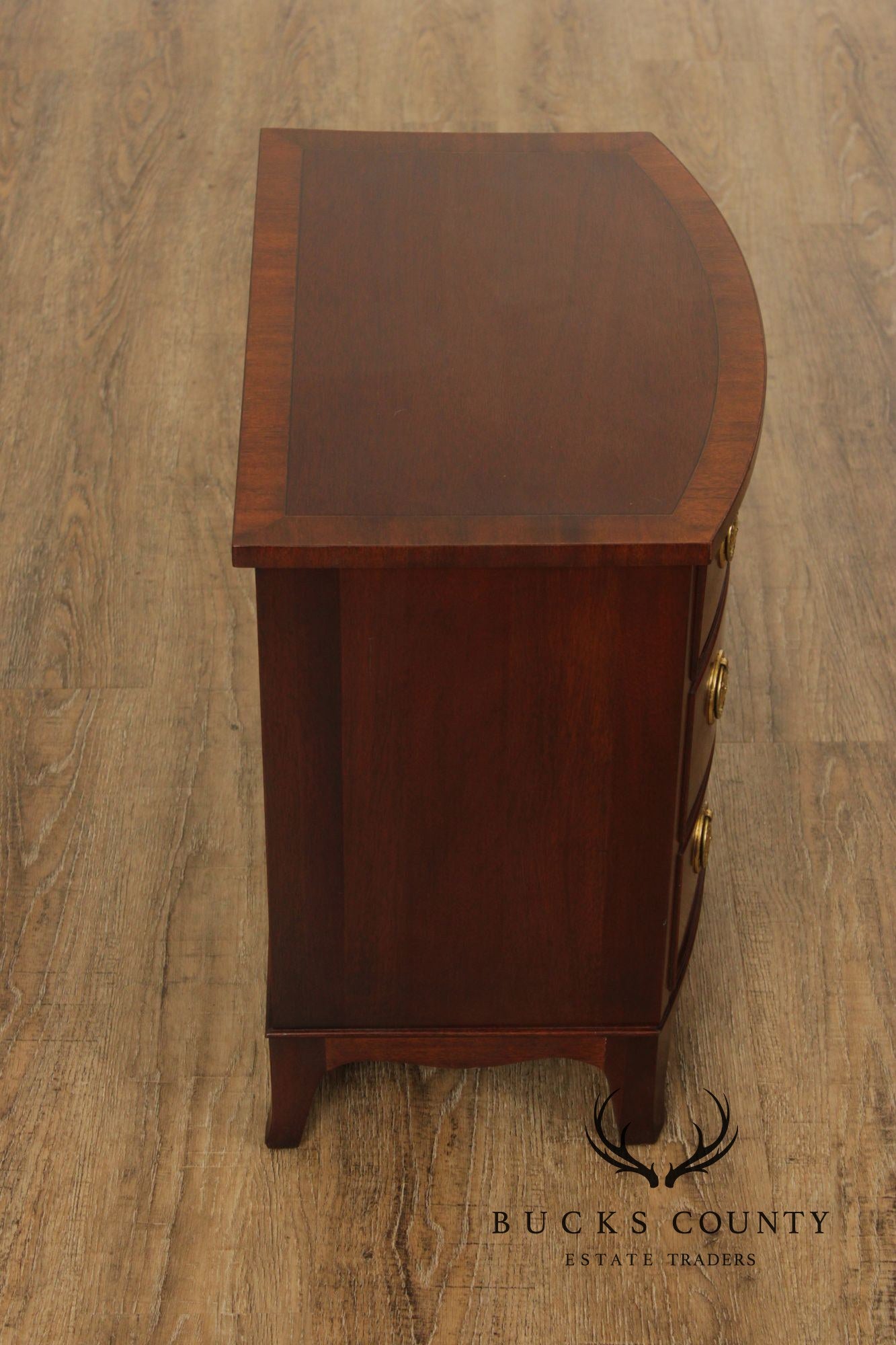 Councill Craftsmen Hepplewhite Style Mahogany Bowfront Nightstand Chest