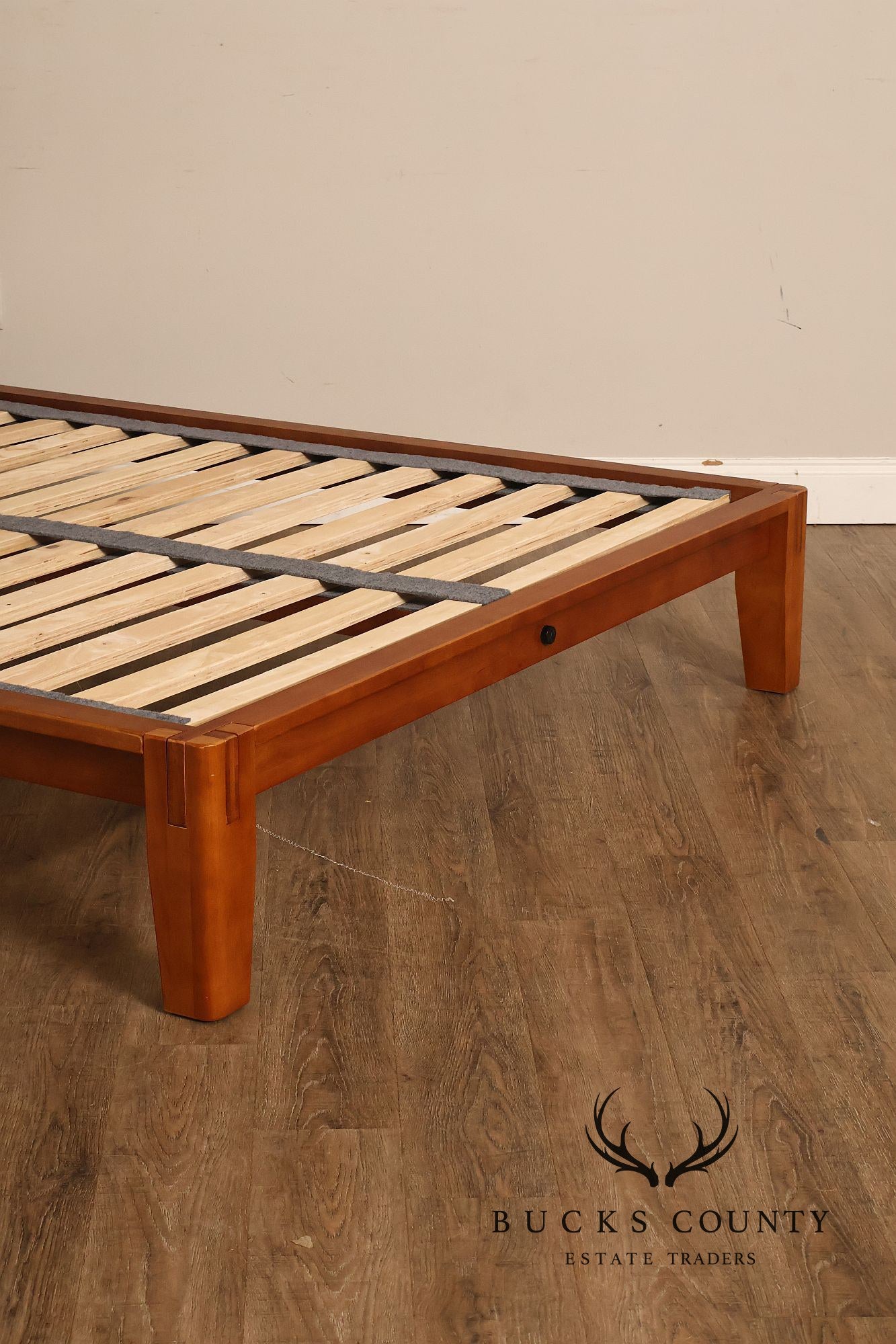 Thuma 'Classic' Queen Bed frame