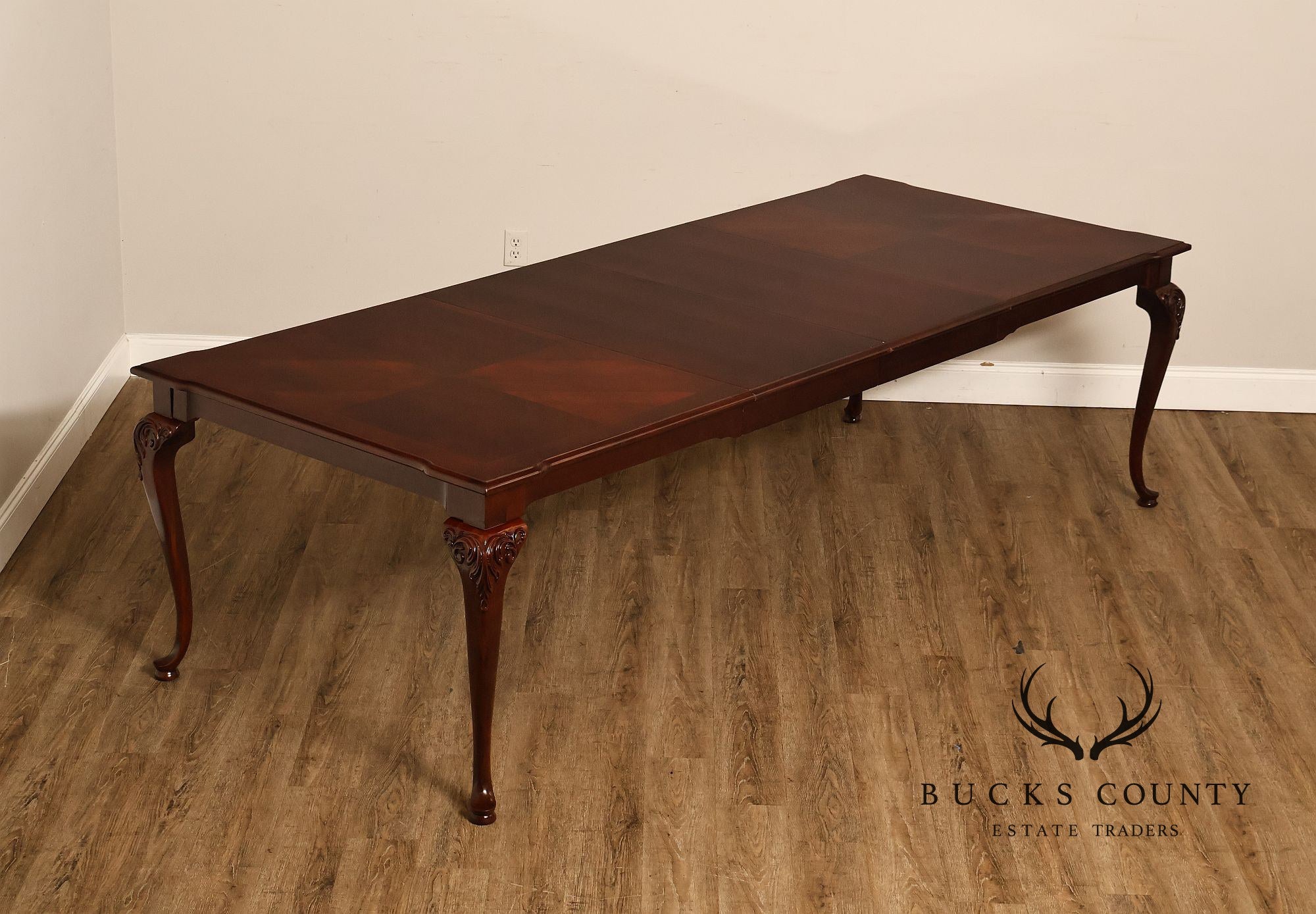 Thomasville Queen Anne Style Cherry Diamond Marquetry Extension Dining Table