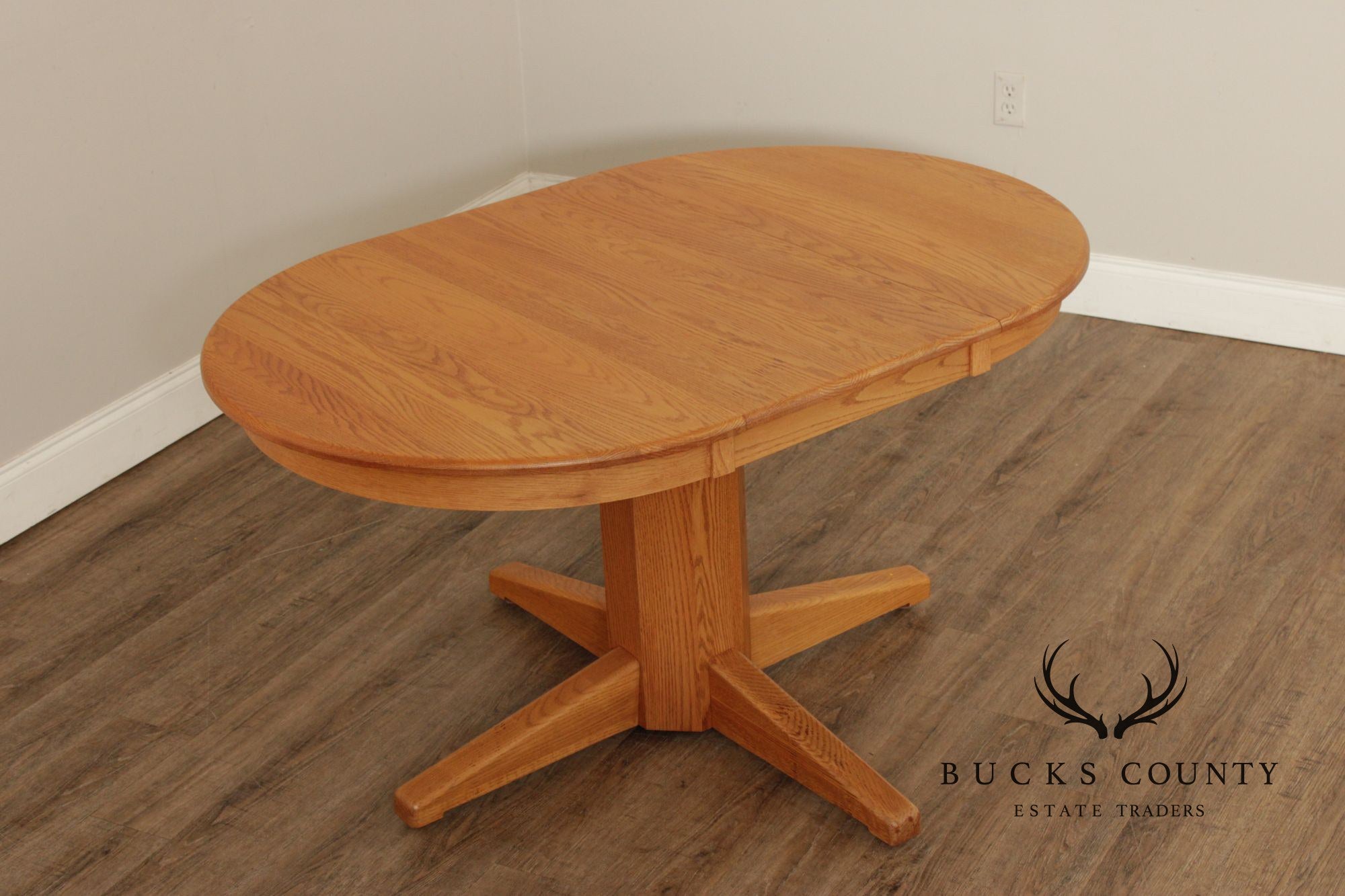 Solid Oak Round Expandable Pedestal Dining Table