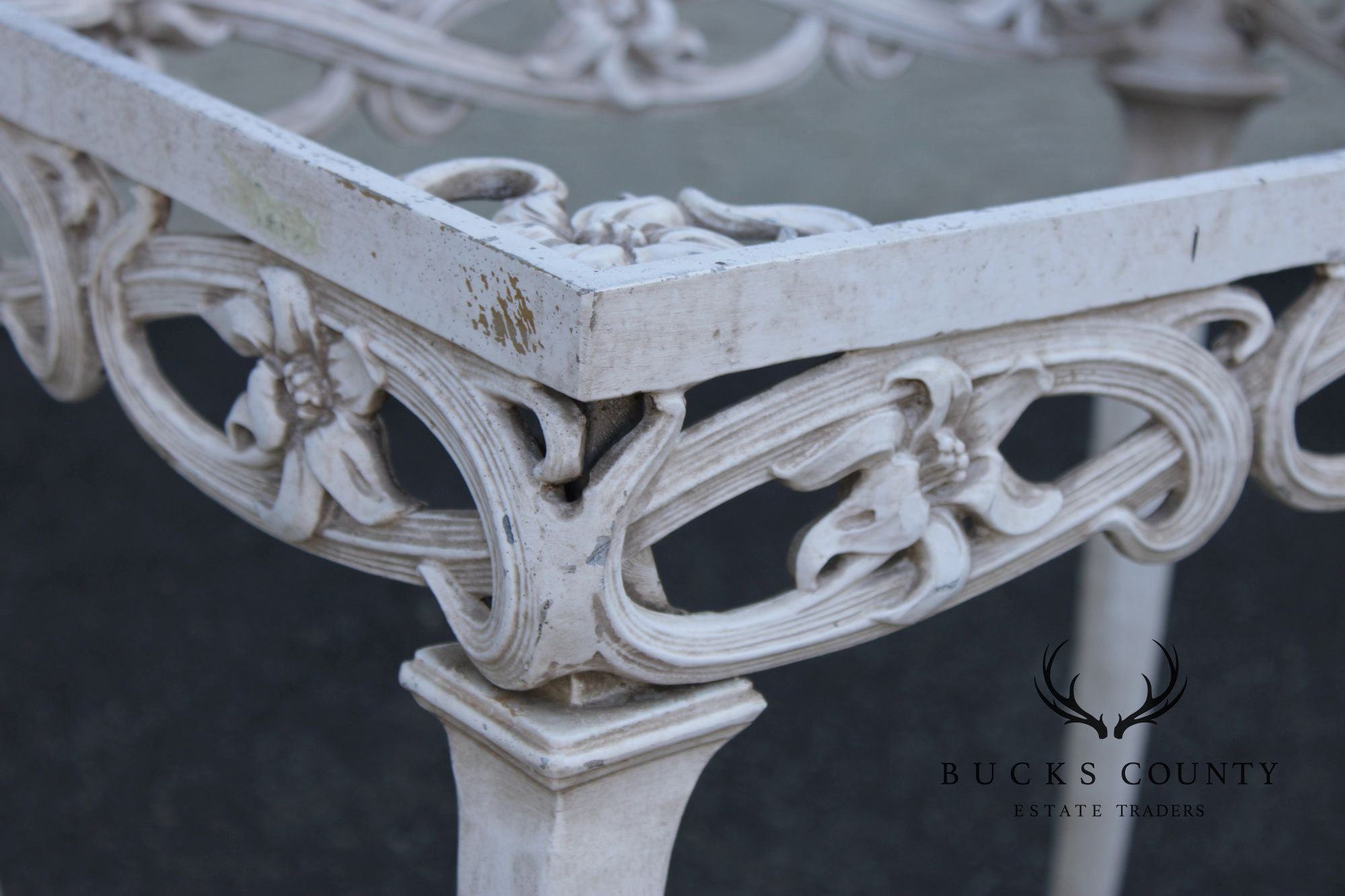 Brown Jordan Cast Aluminum 'Day Lily' Outdoor Patio Side Table