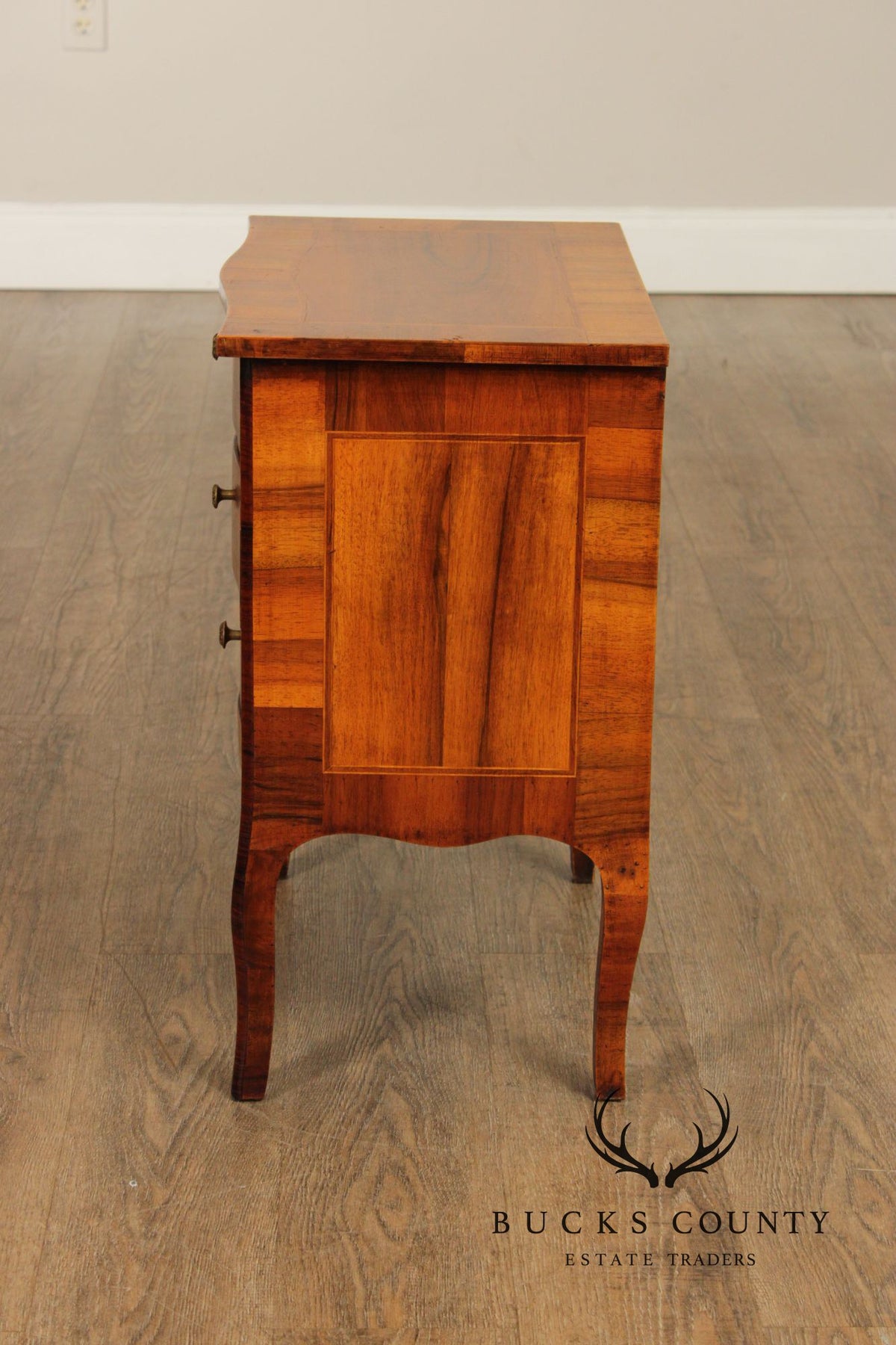 Antique Italian Inlaid Walnut Pair Of Bombe Commodes Or Nightstands