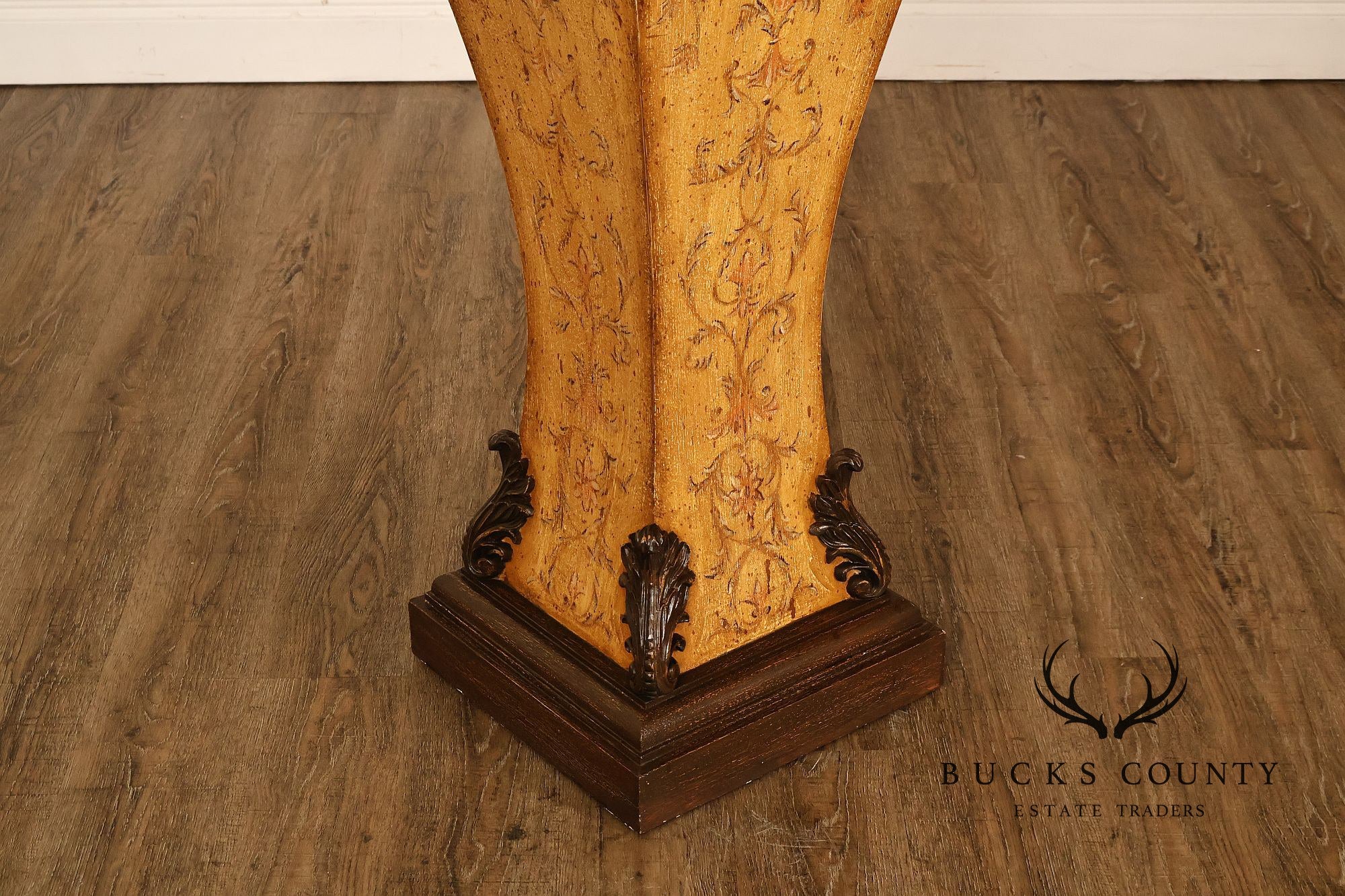 Neoclassical Style Pair Of Painted Pedestal Stands With Acanthus Leaf Decoration