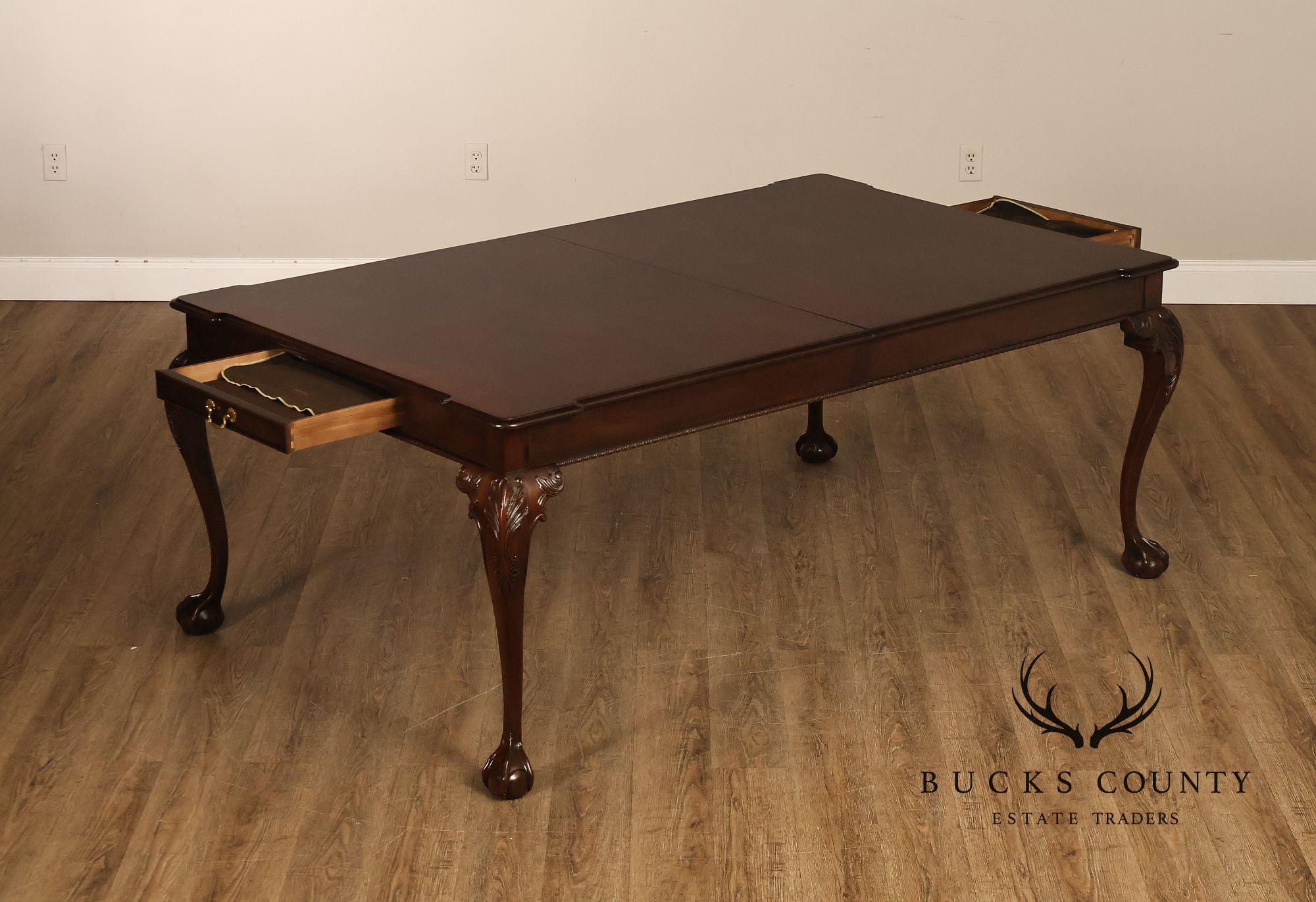 Henredon Rittenhouse Square Collection Chippendale Style Mahogany Expandable Dining Table