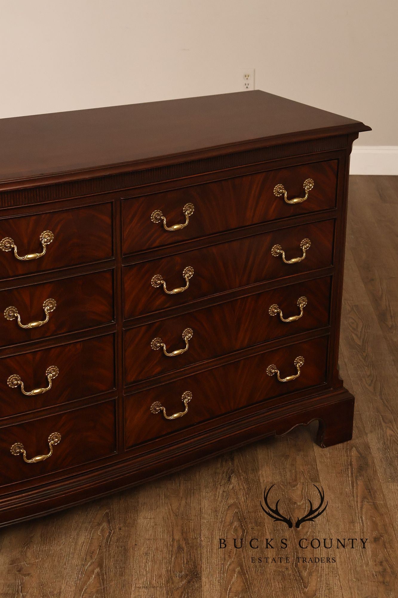 Drexel Heritage Georgian Style Mahogany Twelve-Drawer Dresser