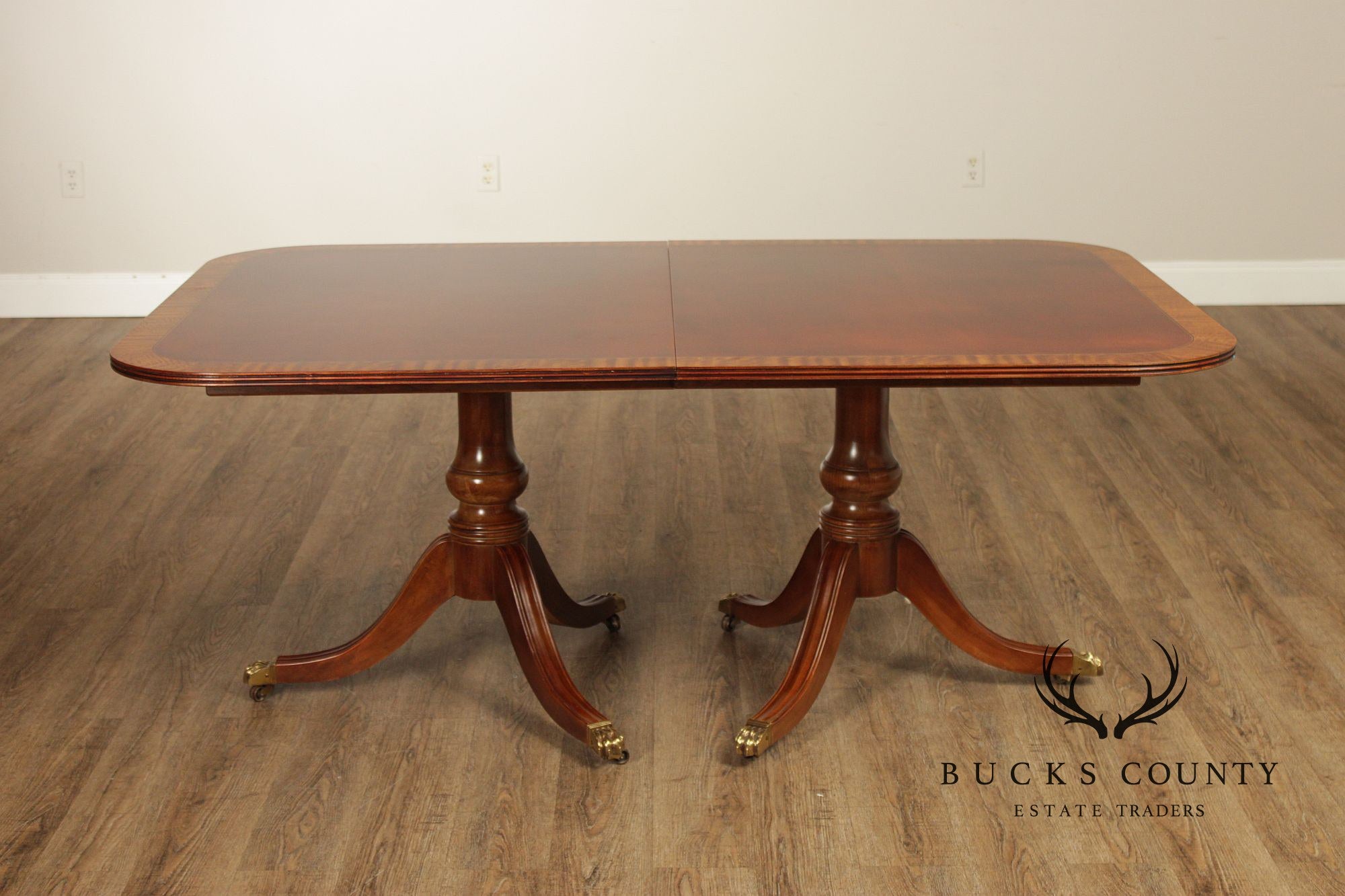 Henredon Georgian Style Double Pedestal Banded Mahogany Dining Table