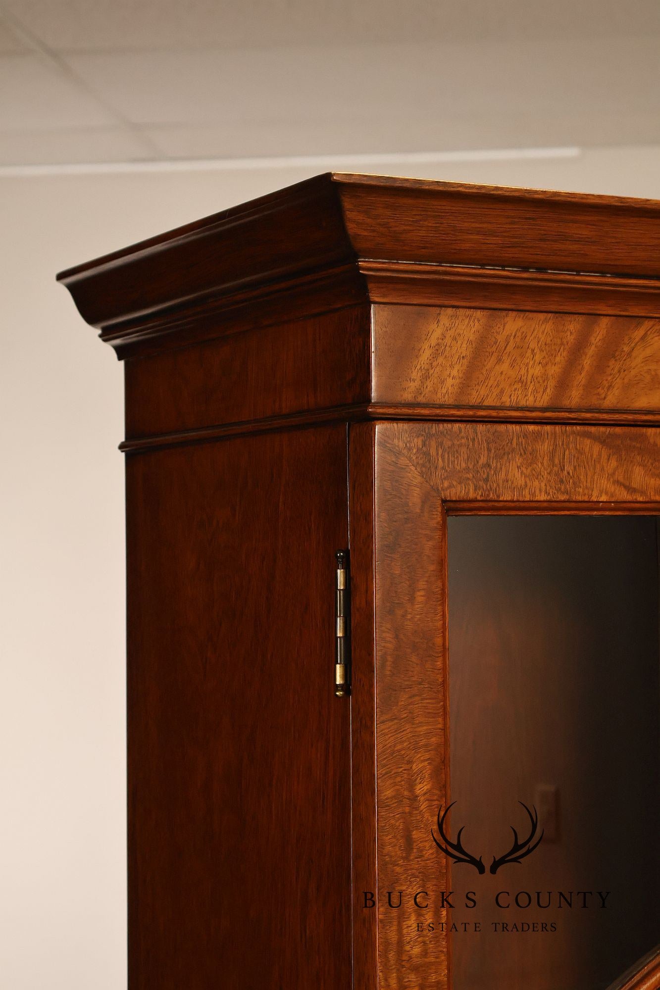Kittinger Mahogany Chippendale Style Breakfront China Cabinet