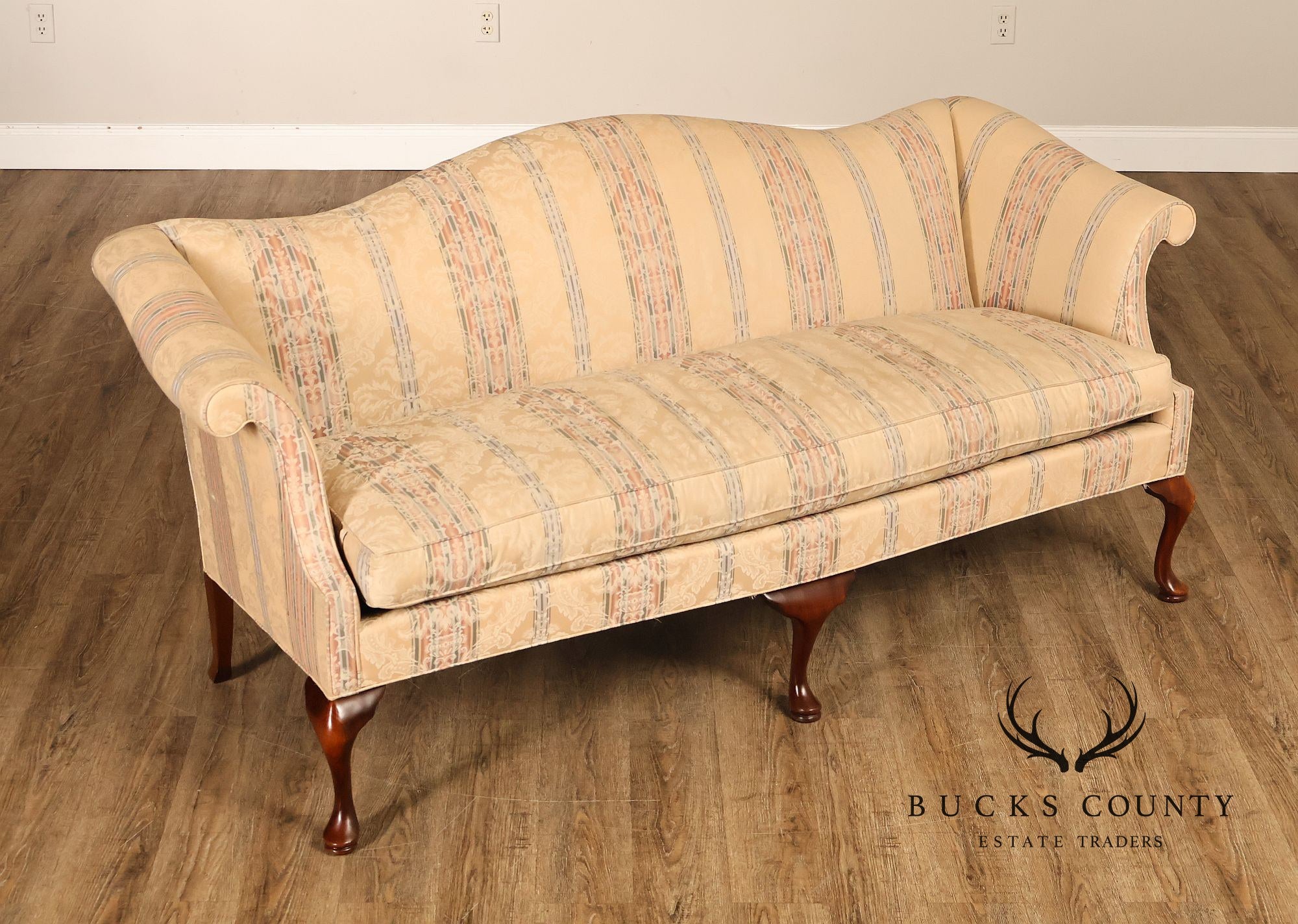 Hickory Chair 'Historical James River Plantations' Mahogany Camelback Sofa