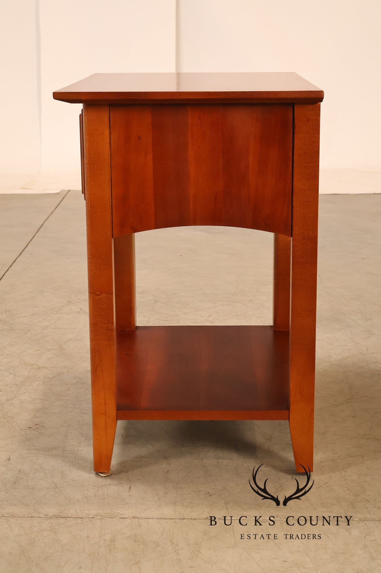 Thomasville 'Impressions' Mission Style Pair of Cherry Nightstands