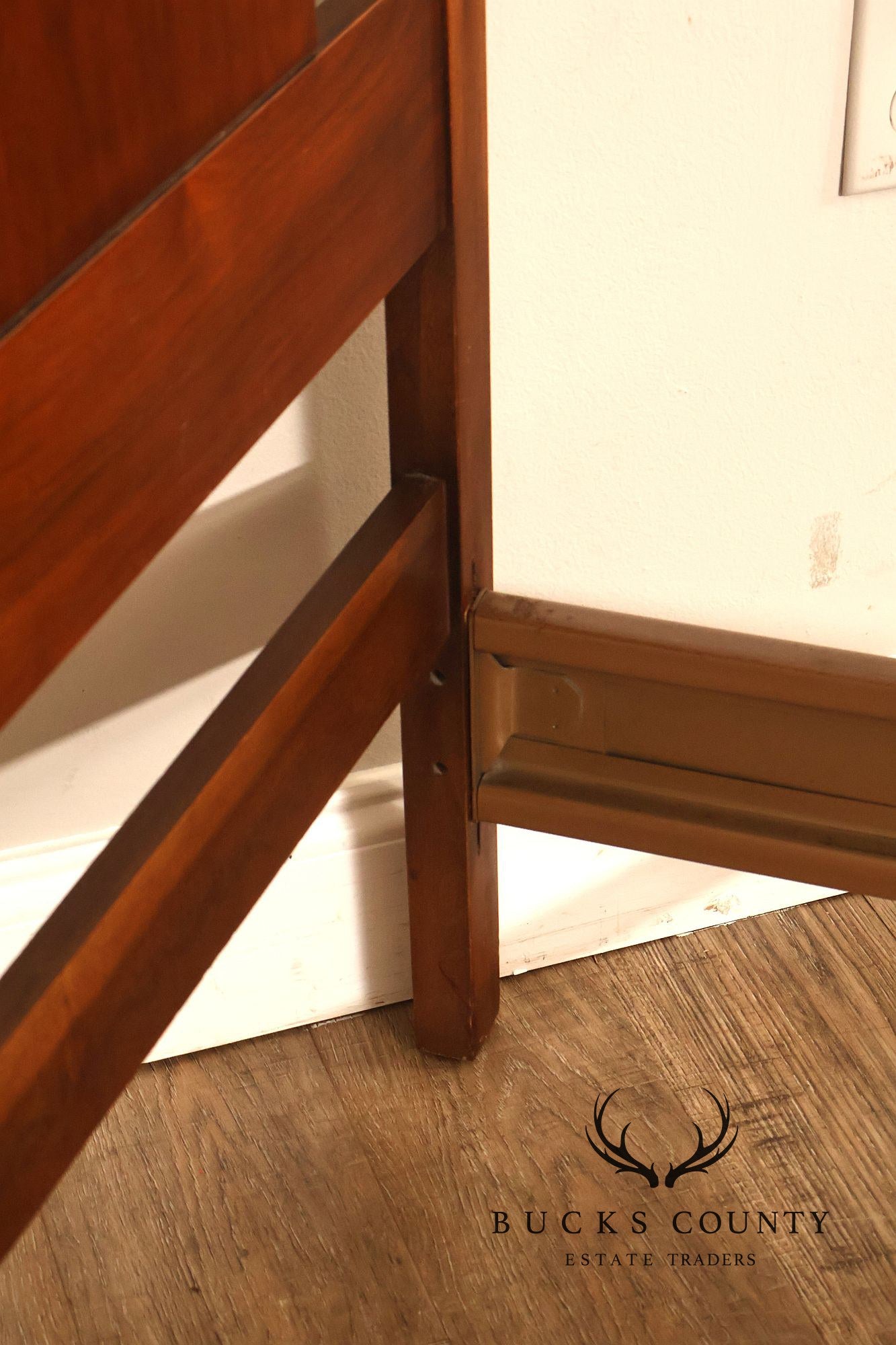 Vintage Lane Mid-Century Modern Walnut Full Size Bed