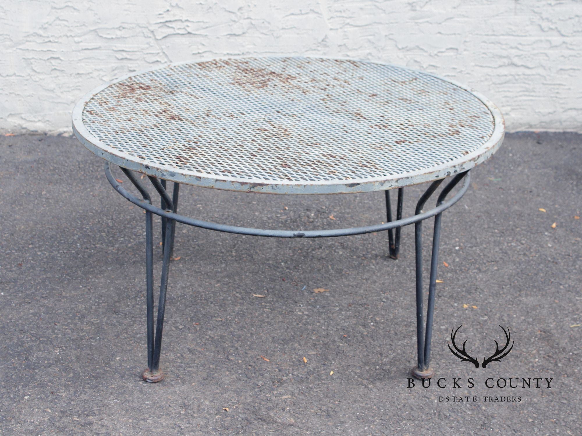 Salterini Mid Century Modern 'Radar' Round Iron Outdoor Coffee Table