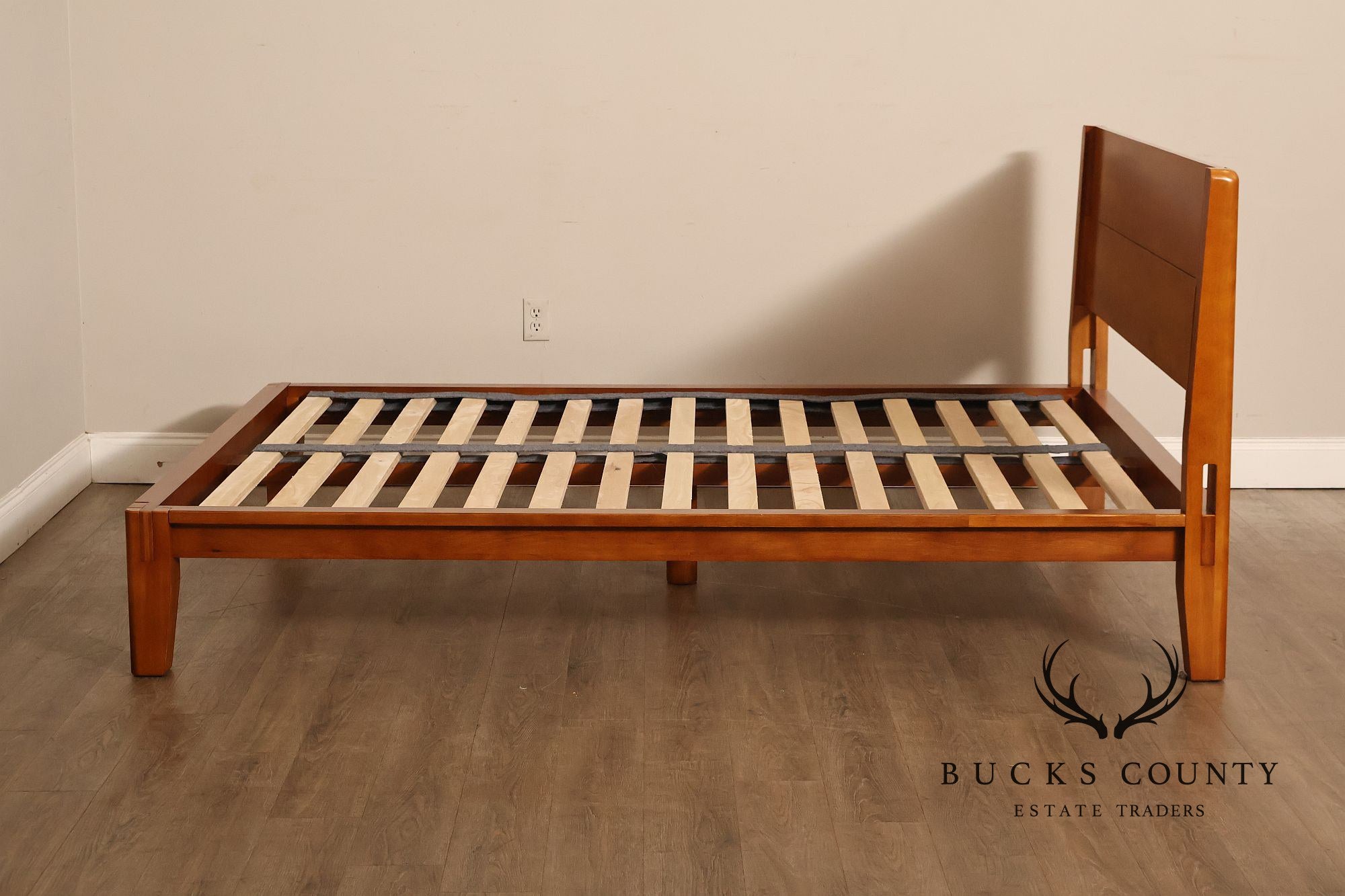 Thuma 'Classic' Queen Bed frame