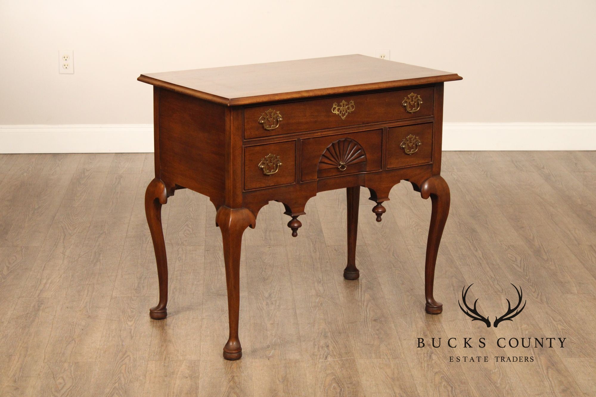 Century Furniture Vintage Queen Anne Style Mahogany Lowboy Chest
