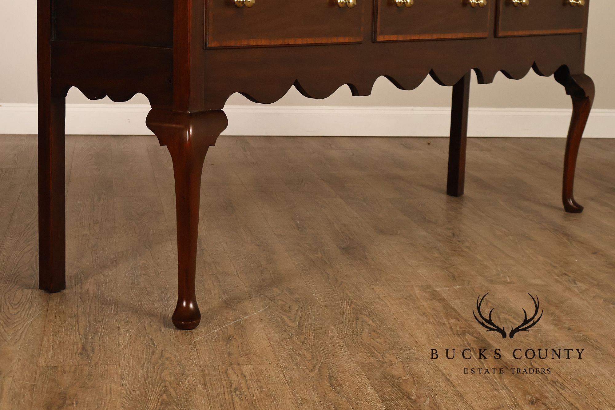 Henkel Harris Queen Anne Banded Mahogany Hunt Board