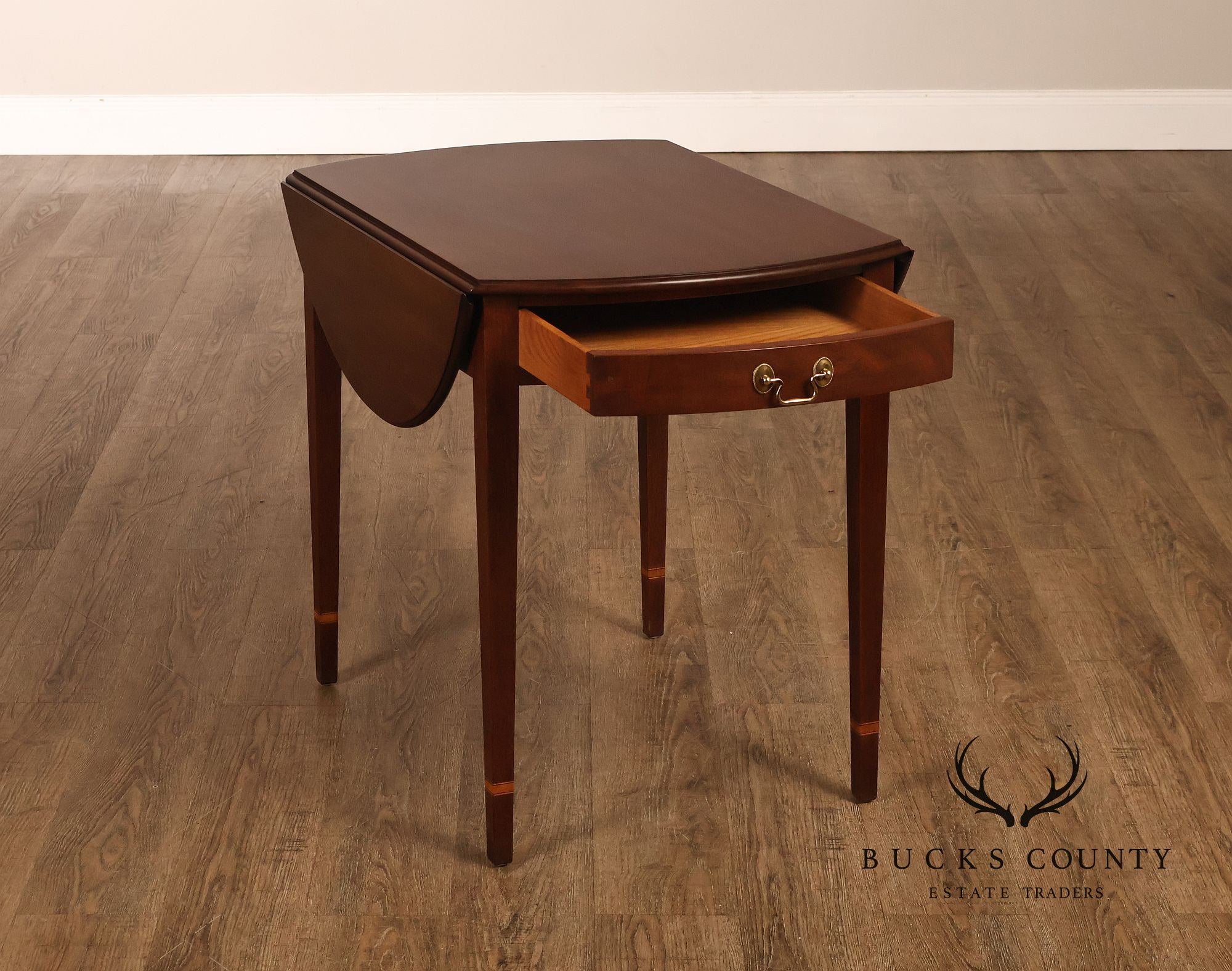 Henkel-Harris Hepplewhite Style Pair Of Mahogany Pembroke Drop Leaf Side Tables