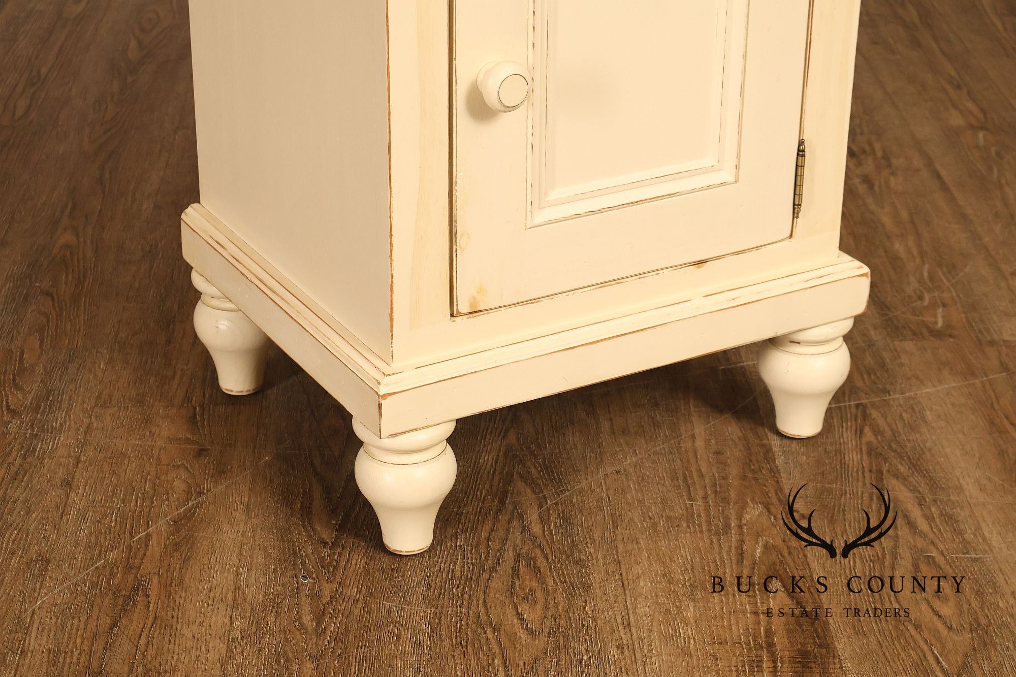 Coastal Style Pair of Painted Bedside Cabinets