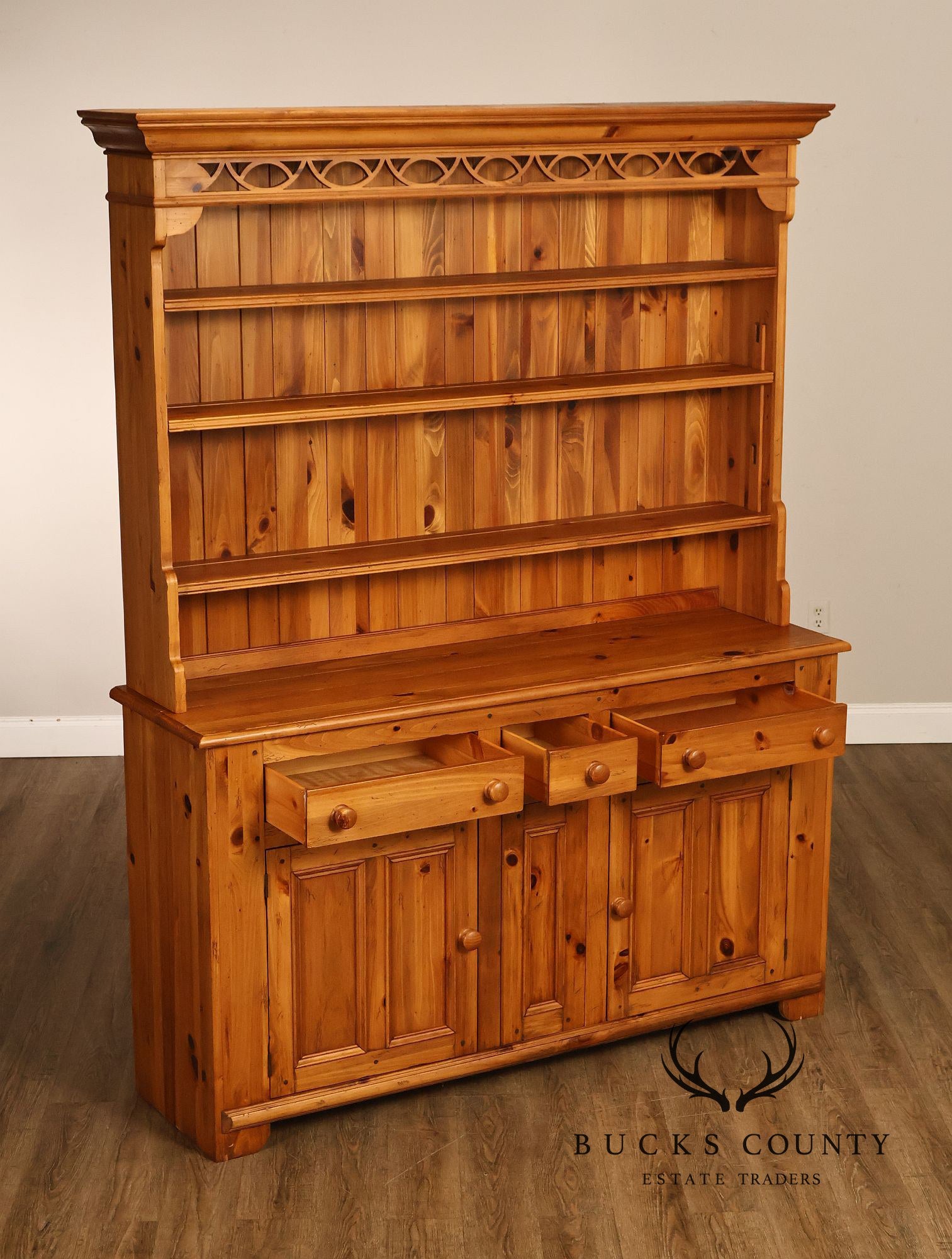 Ethan Allen Country Crossings Pine Set Back Hutch