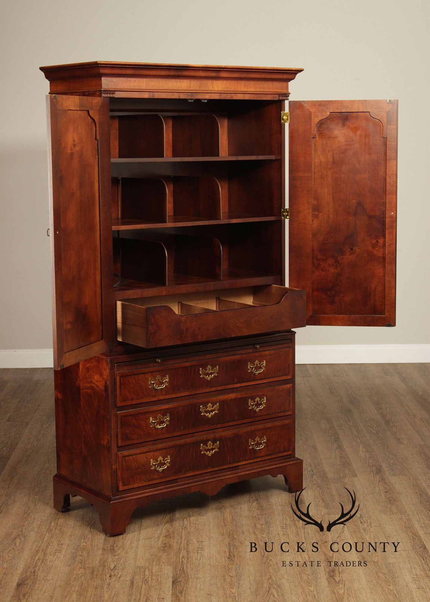 Henredon Aston Court Collection Mahogany Chippendale Bedroom Armoire Cabinet