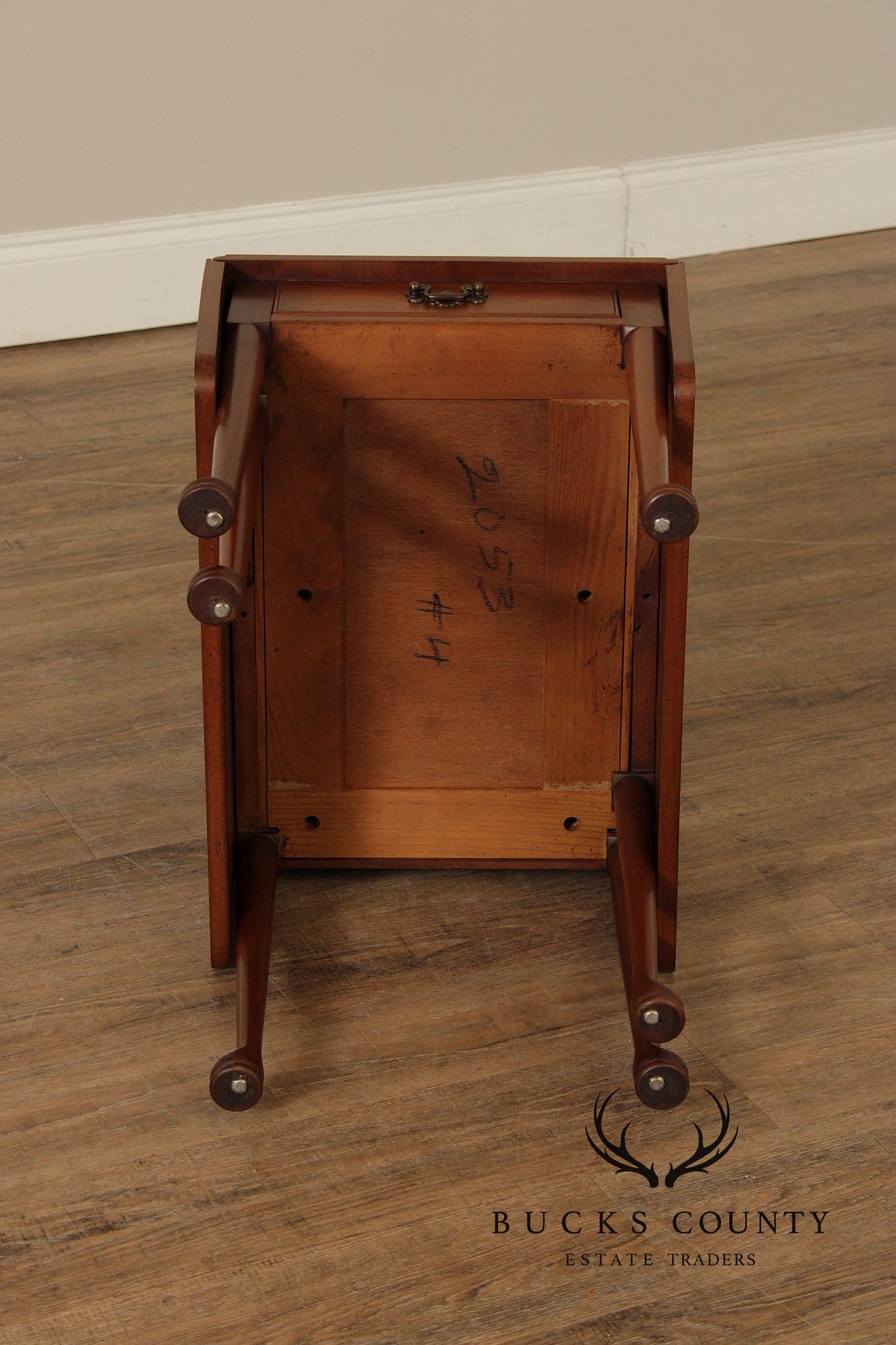 Biggs Queen Anne Style Mahogany Drop Leaf Side Table