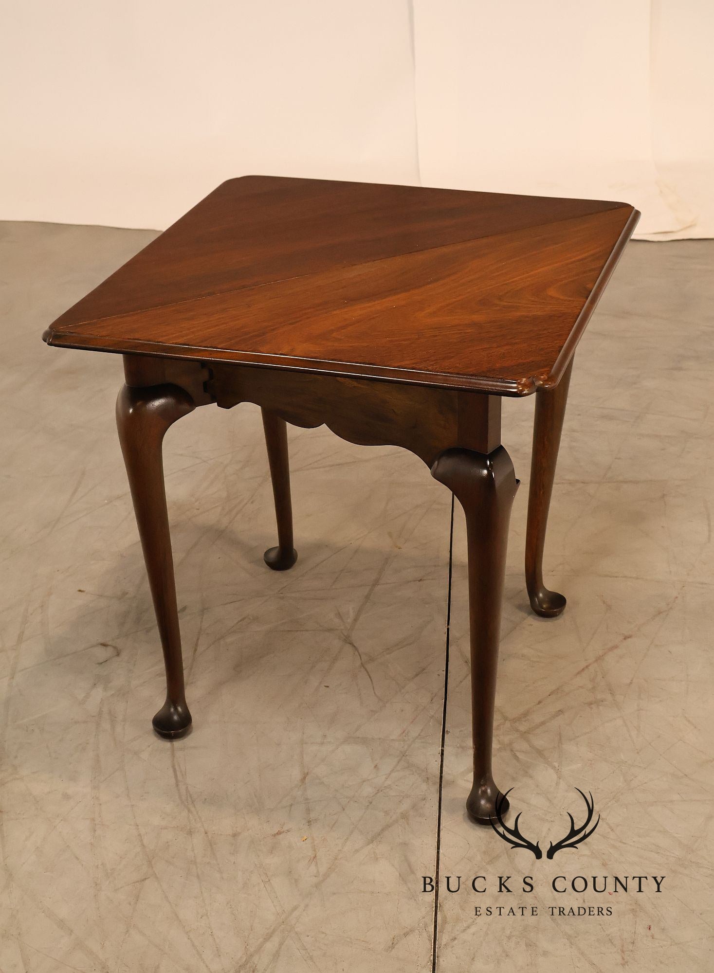 Kittinger Colonial Williamsburg Mahogany Drop-Leaf Napkin Table