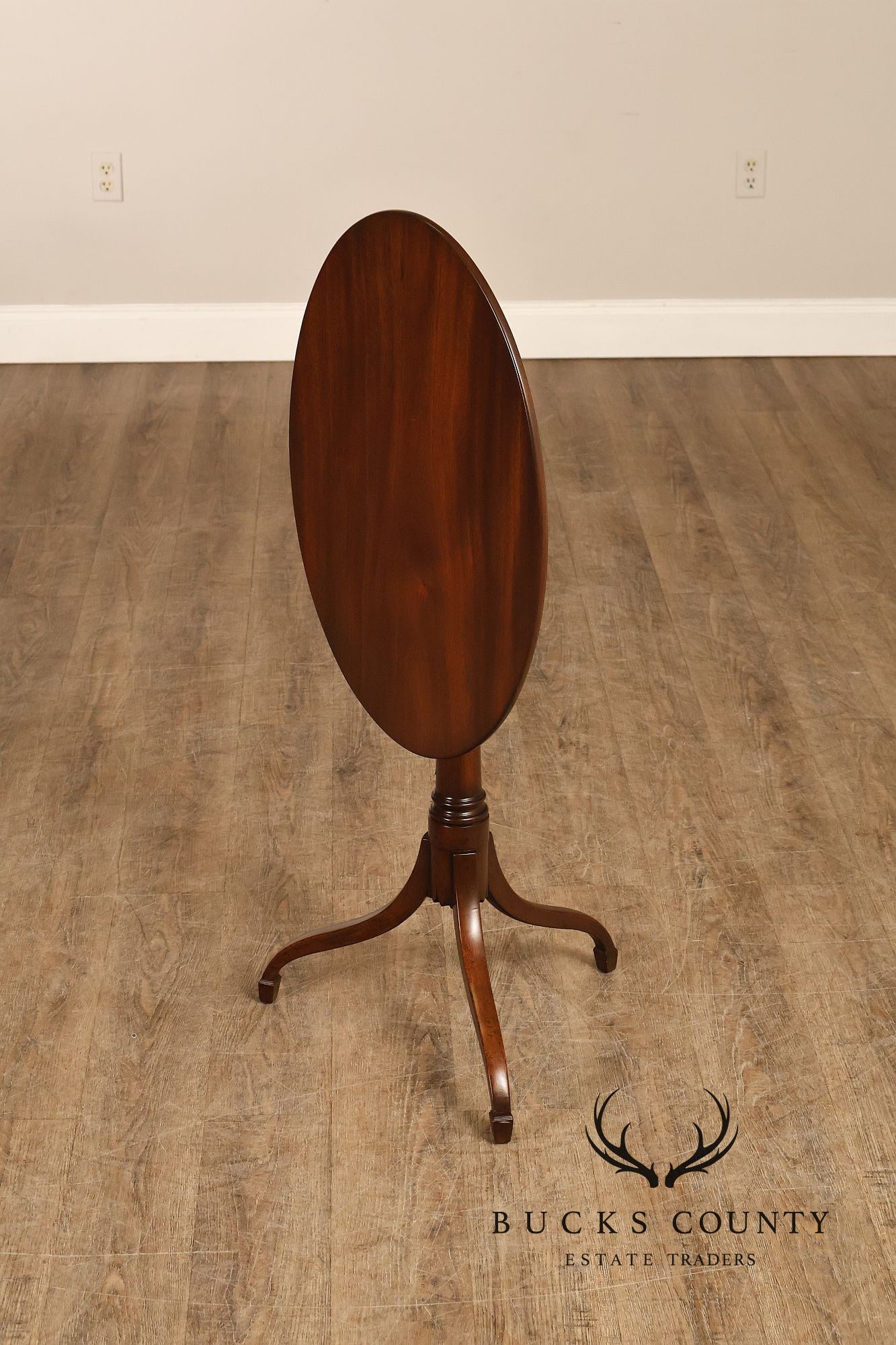 Kittinger Colonial Williamsburg Mahogany Oval Tilt Top Table