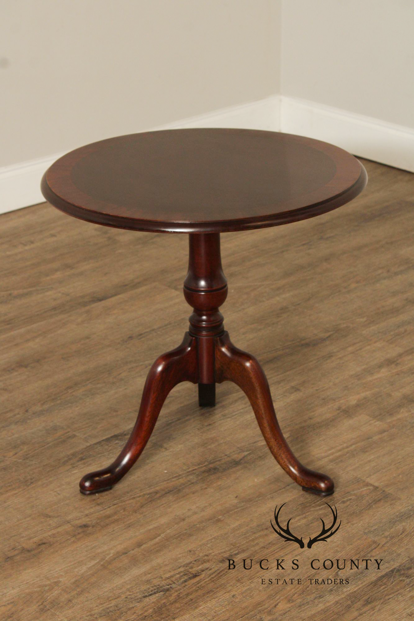 Mahogany Federal Style Round Pedestal Table