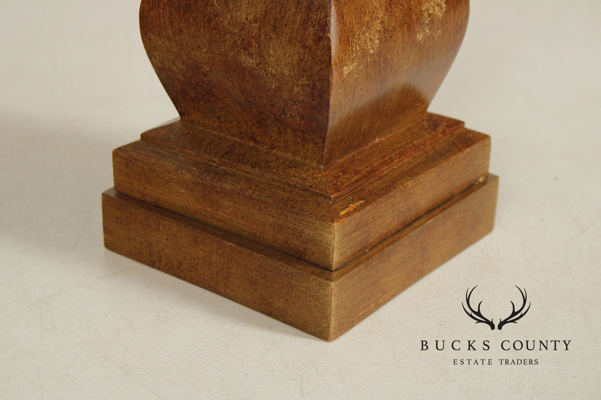 Contemporary Pineapple Table Lamp