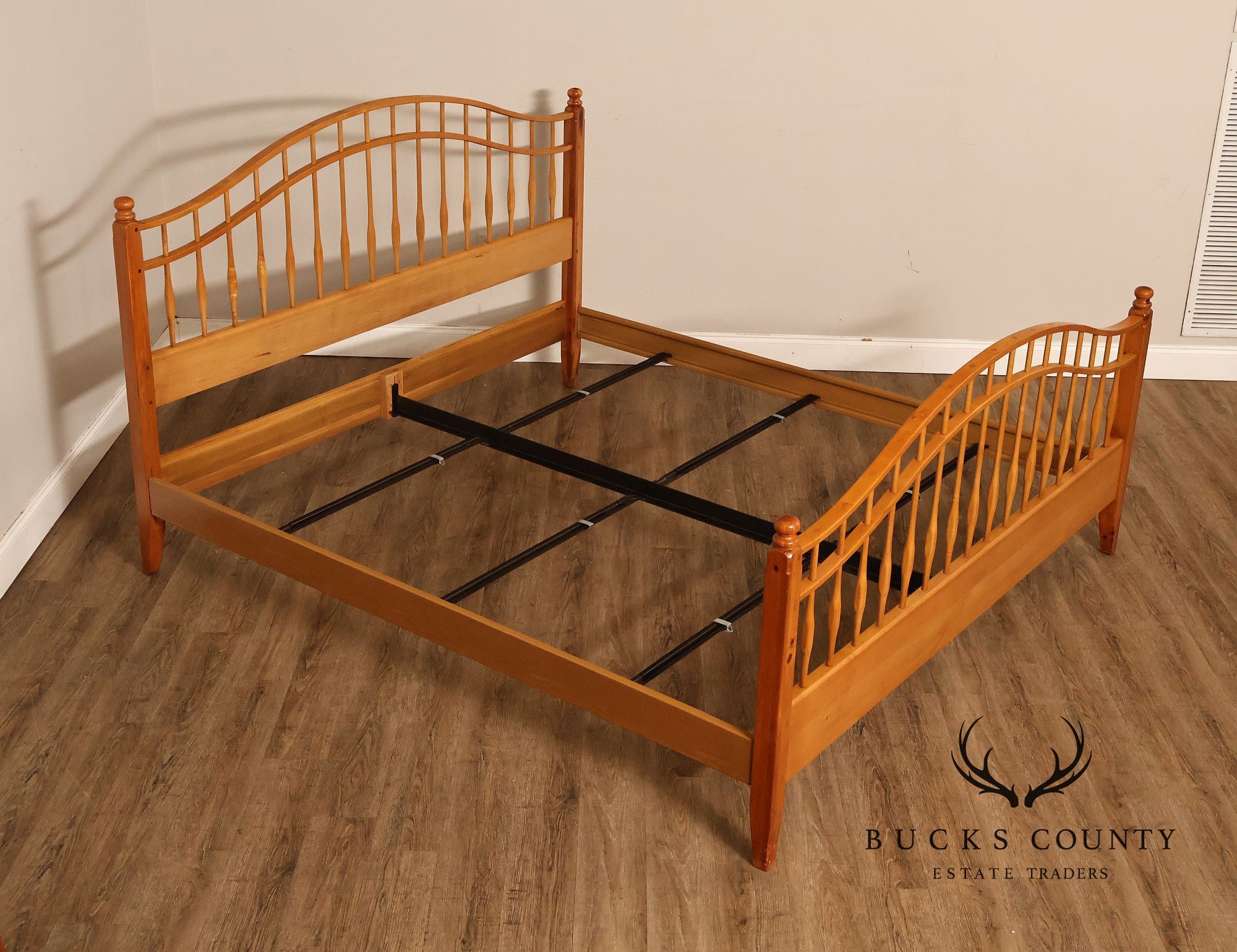 Ethan Allen Country Crossings Collection King Size Windsor Bed