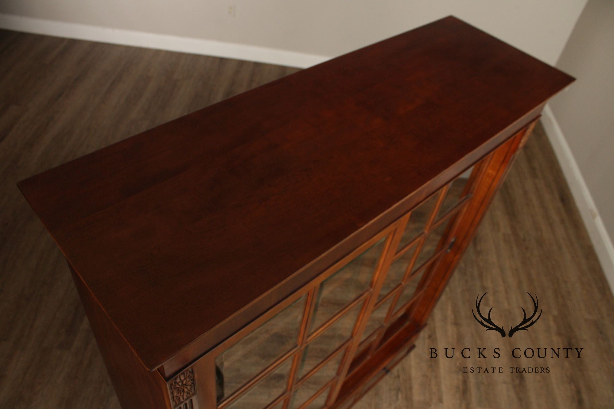 Ethan Allen Traditional Style Lighted Sliding Door Bookcase Display Cabinet