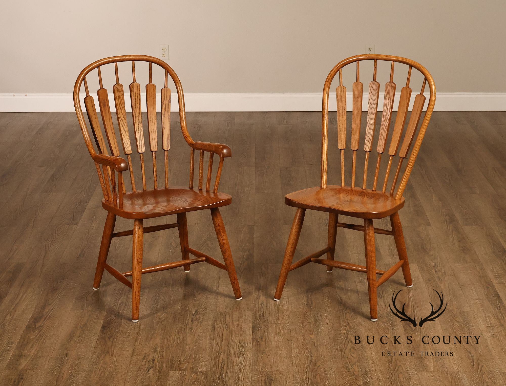 Richardson Brothers Colonial Windsor Style Set Of Seven Oak Dining Chairs