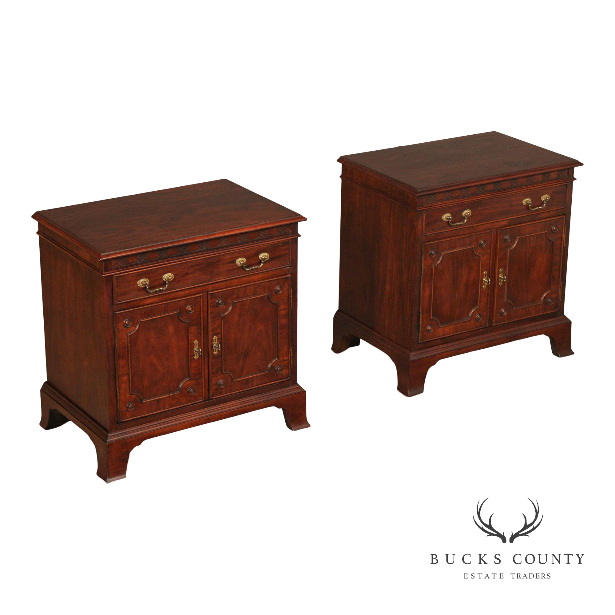 Century Furniture Georgian Style Pair of Mahogany Nightstands