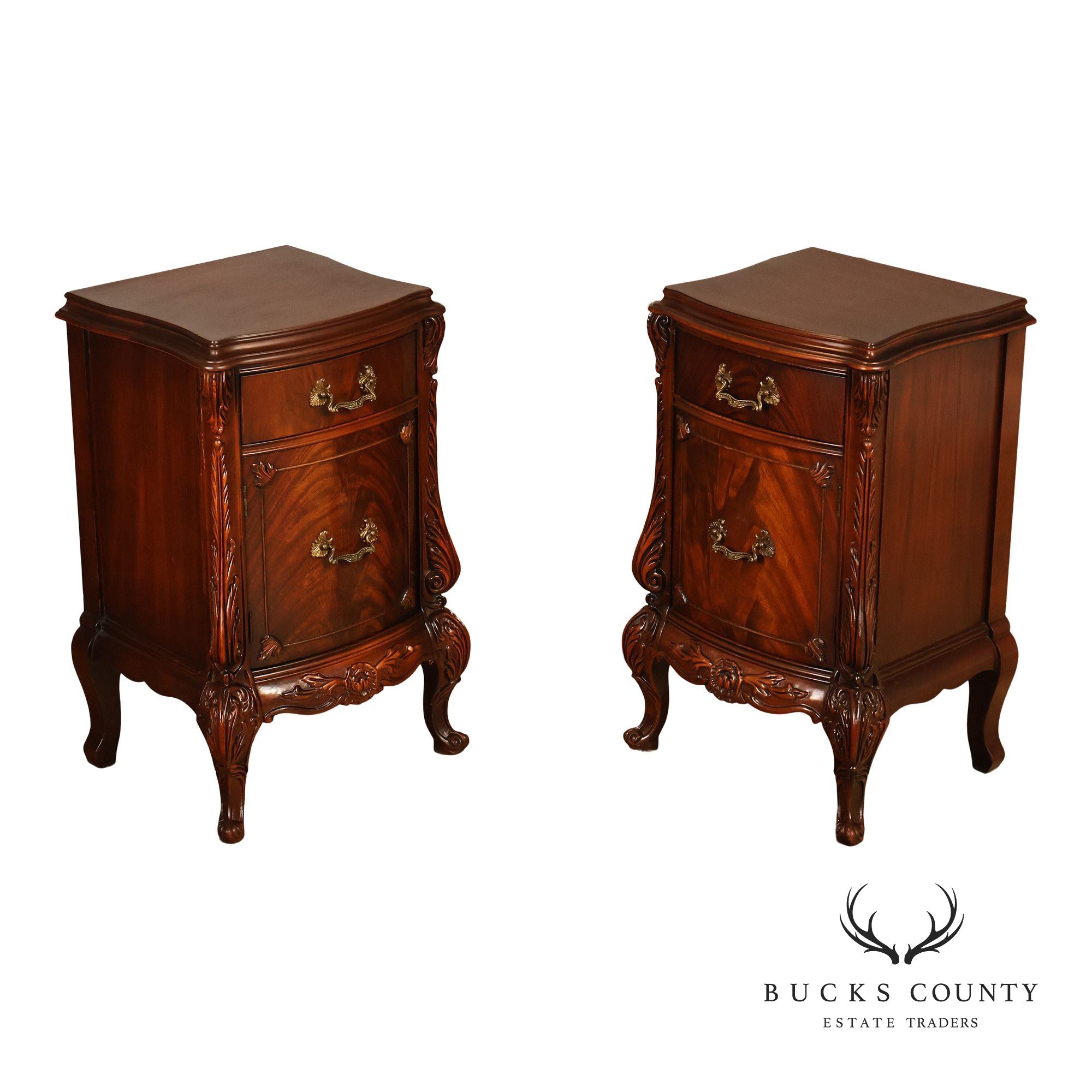 1940s Vintage Pair of Mahogany Nightstands