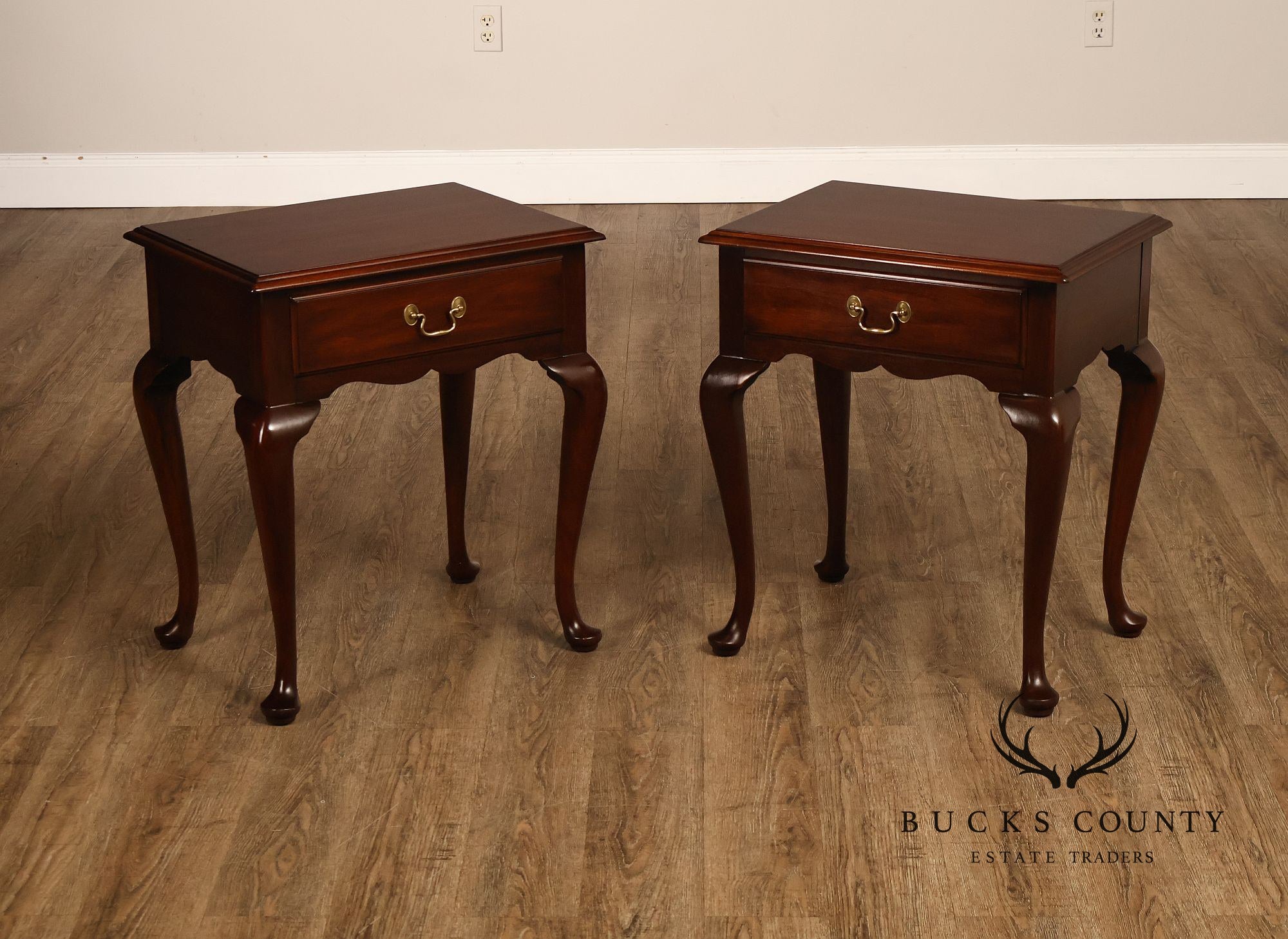 Henkel Harris Virginia Galleries Queen Anne Style Pair Of Mahogany One Drawer Nightstands