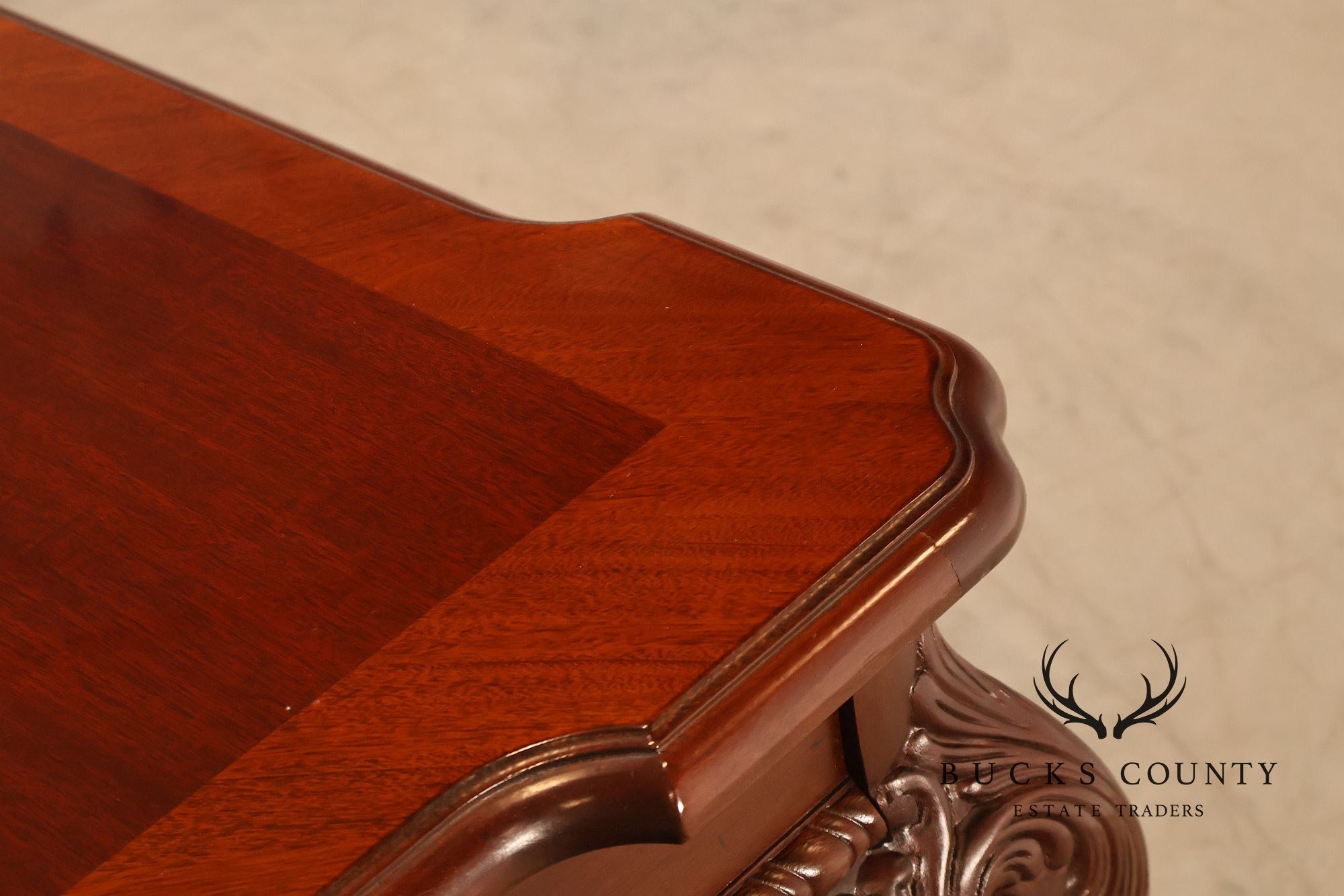 Lexington Furniture Chippendale Style Mahogany Expandable Dining Table