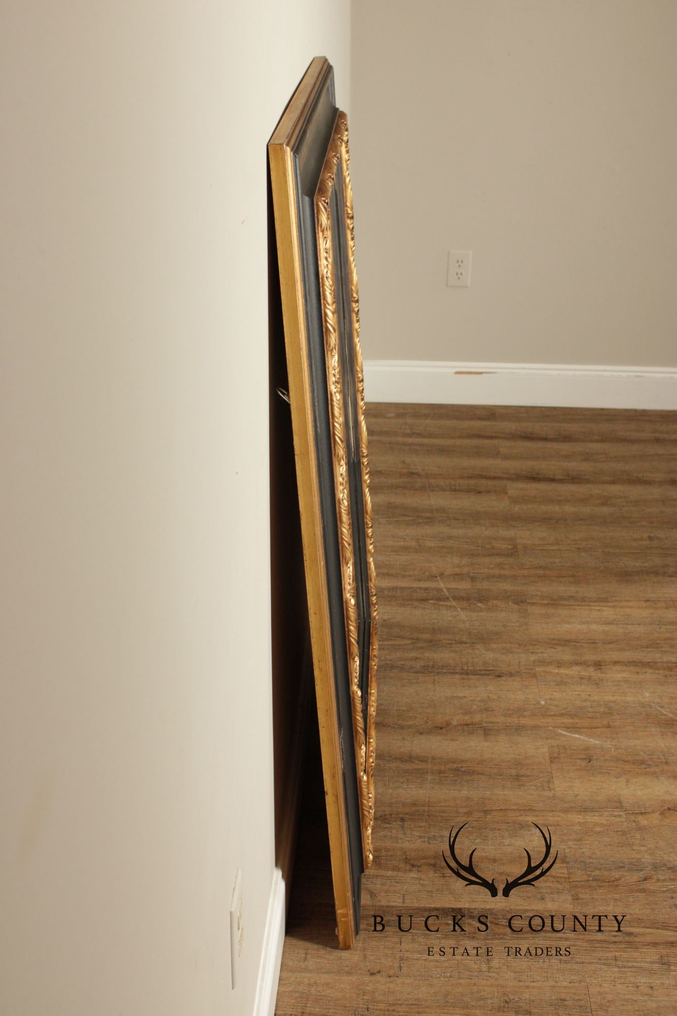 Traditional Distress Painted Wall Mirror