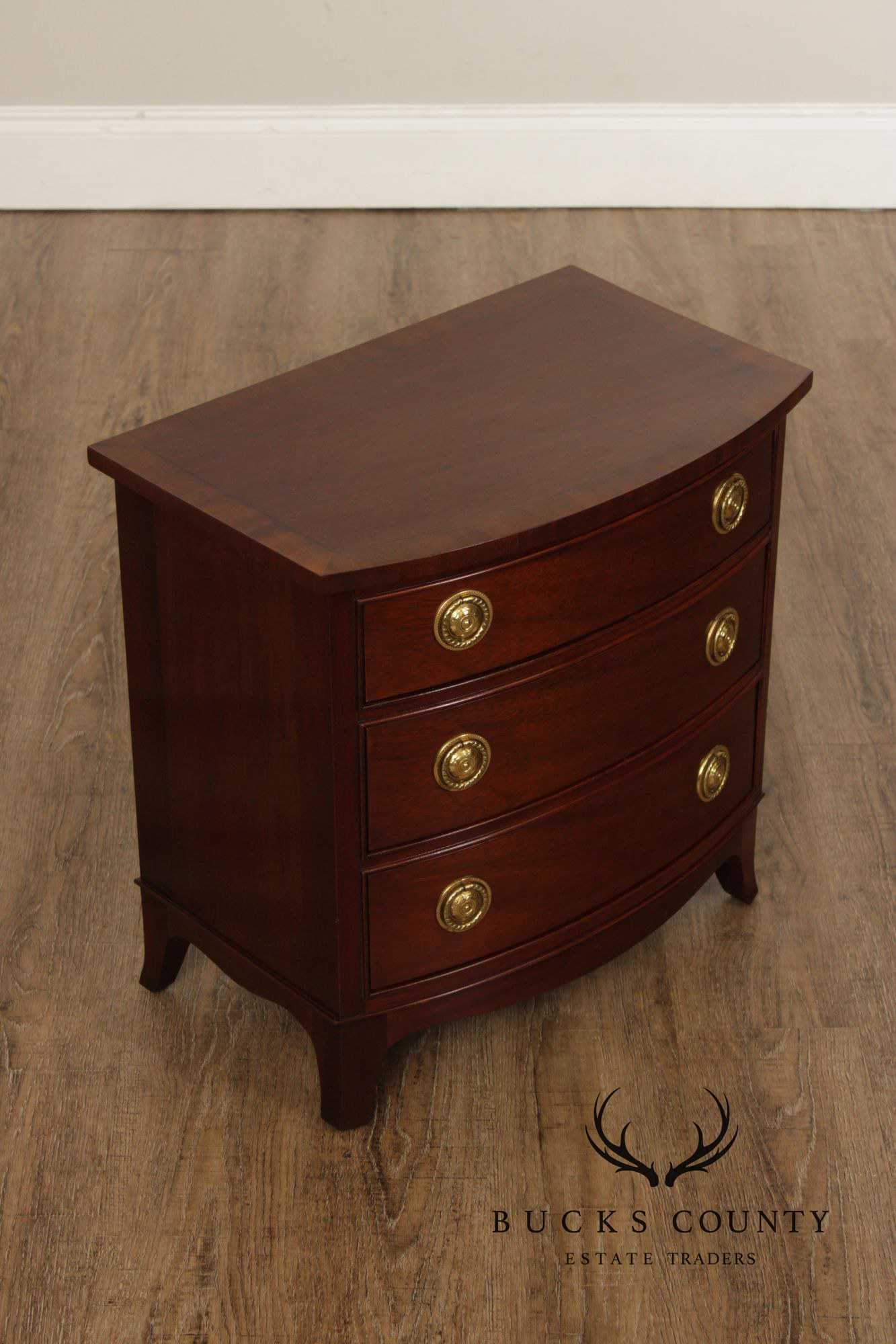 Councill Craftsmen Hepplewhite Style Mahogany Bowfront Nightstand Chest
