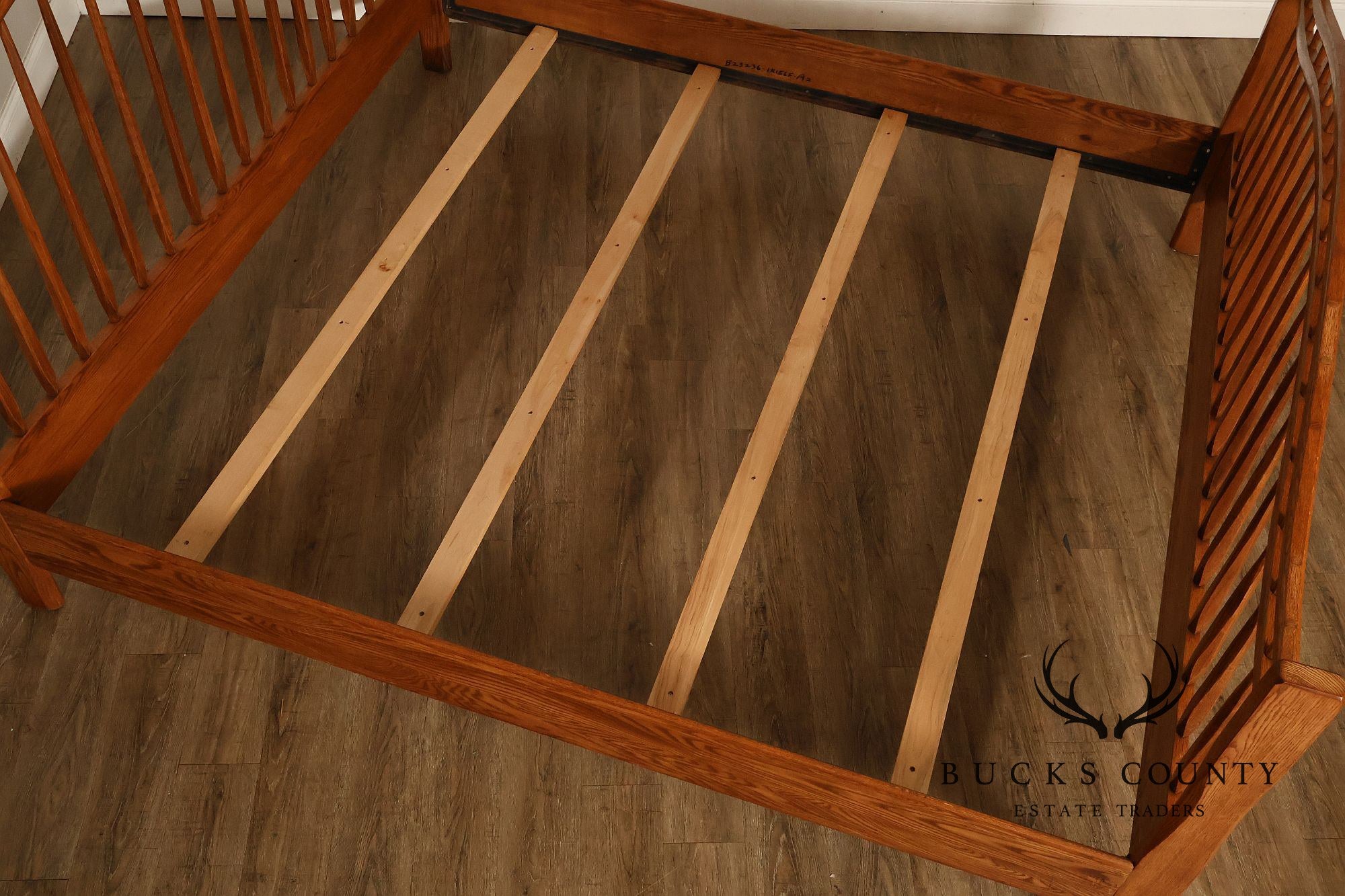 Hunt Country Furniture Windsor Style Oak King Size Bed