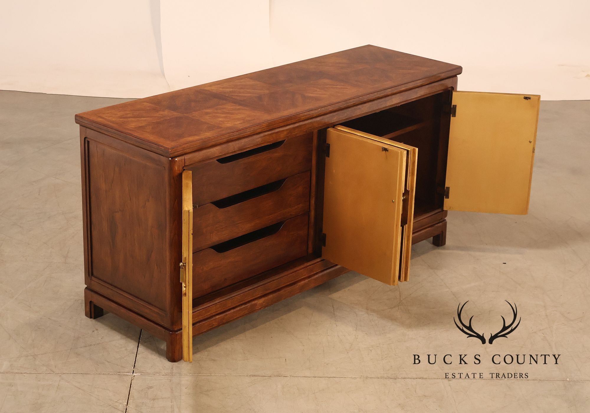 Thomasville Vintage Mystique Asian Inspired Credenza Sideboard
