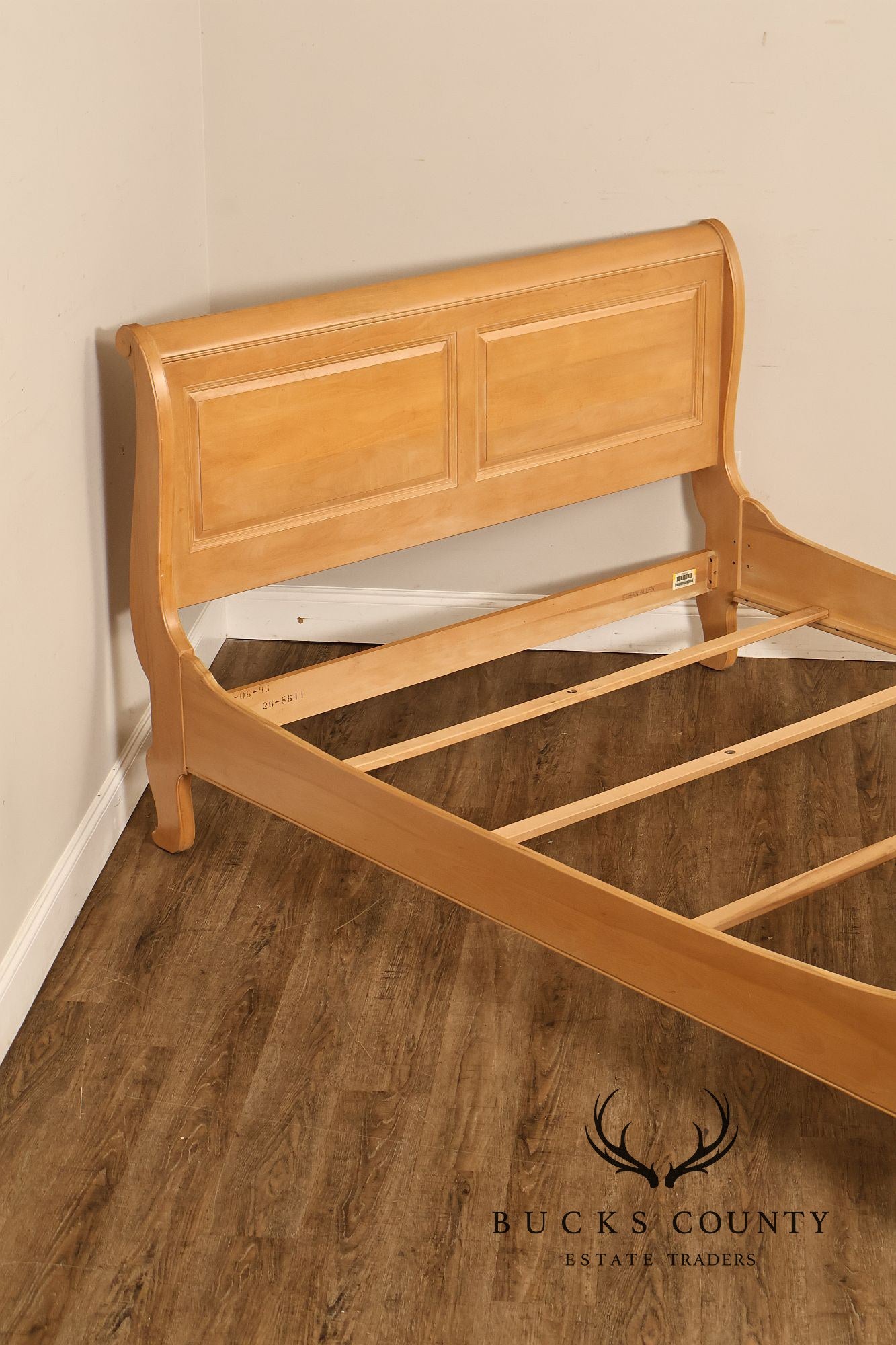 Ethan Allen 'Country French' Queen Sleigh Bed