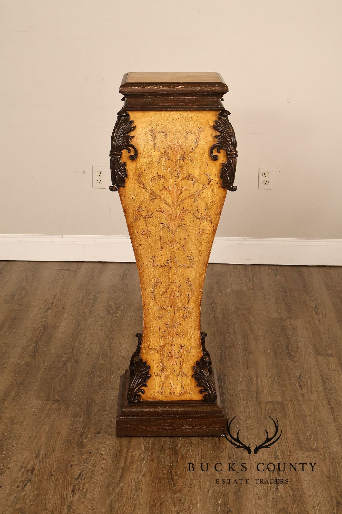 Neoclassical Style Pair Of Painted Pedestal Stands With Acanthus Leaf Decoration