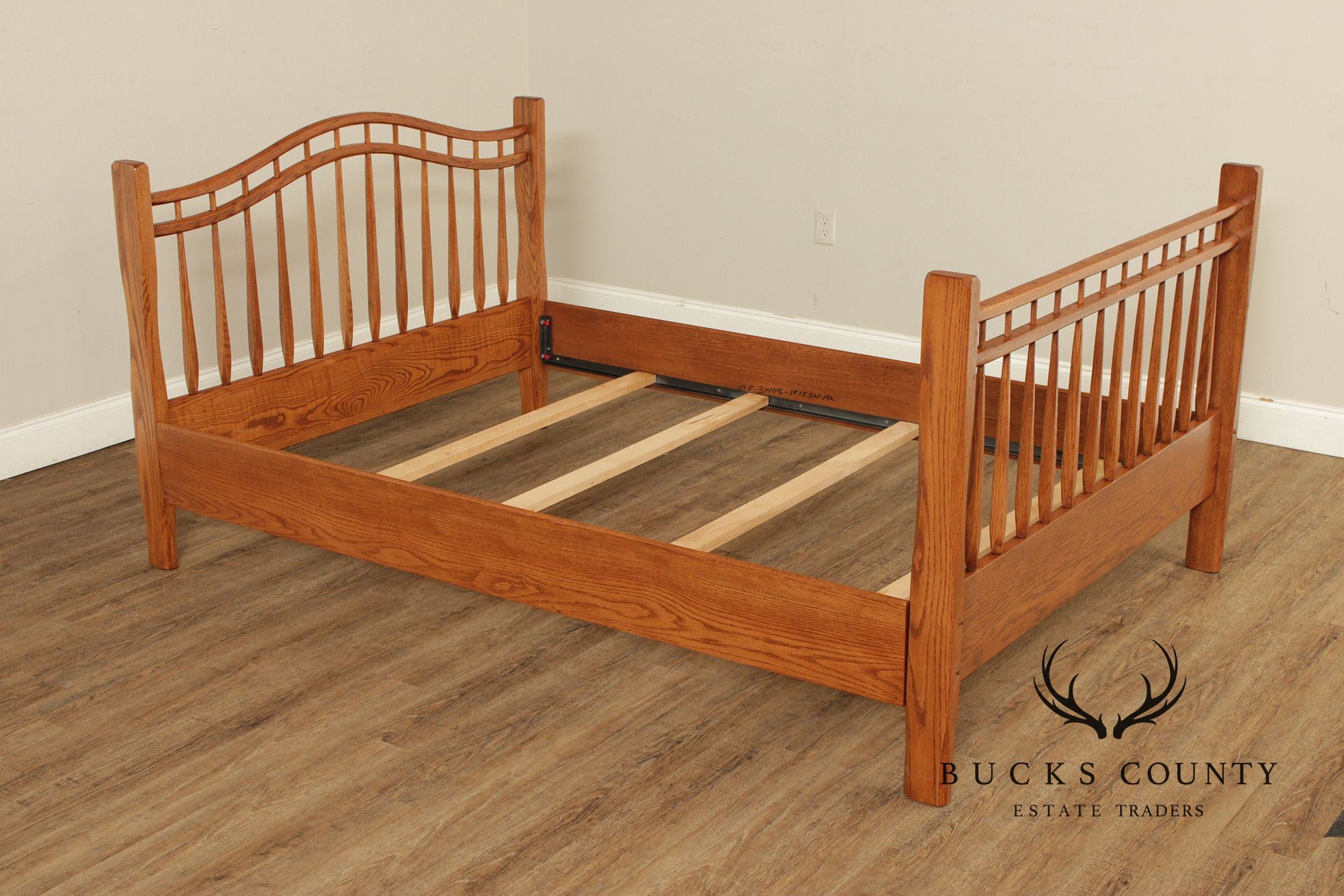Hunt Country Furniture Farmhouse Style Oak Spindle Full-Size Bed