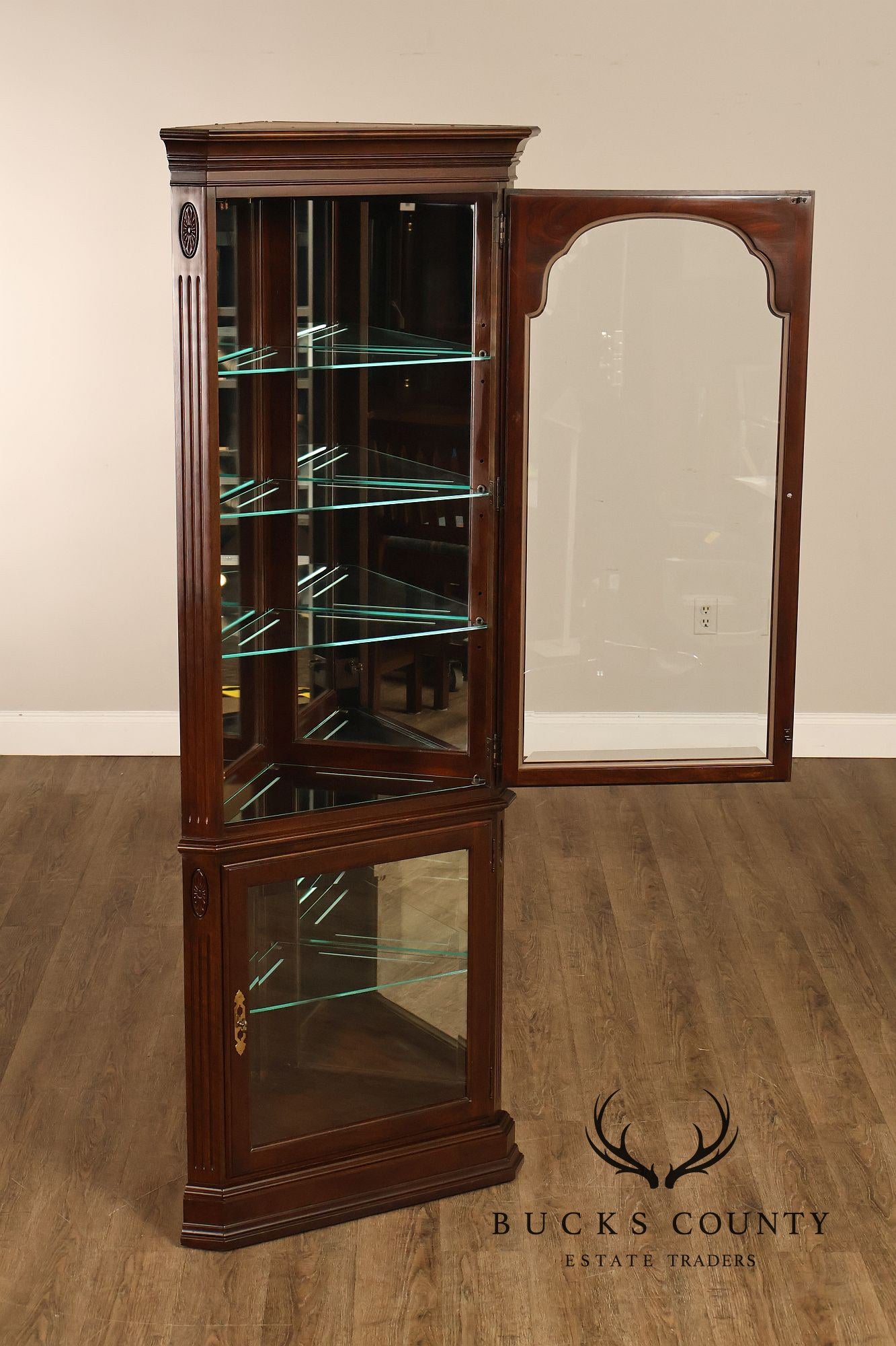 Ethan Allen Georgian Court Collection Corner Curio Display Cabinet