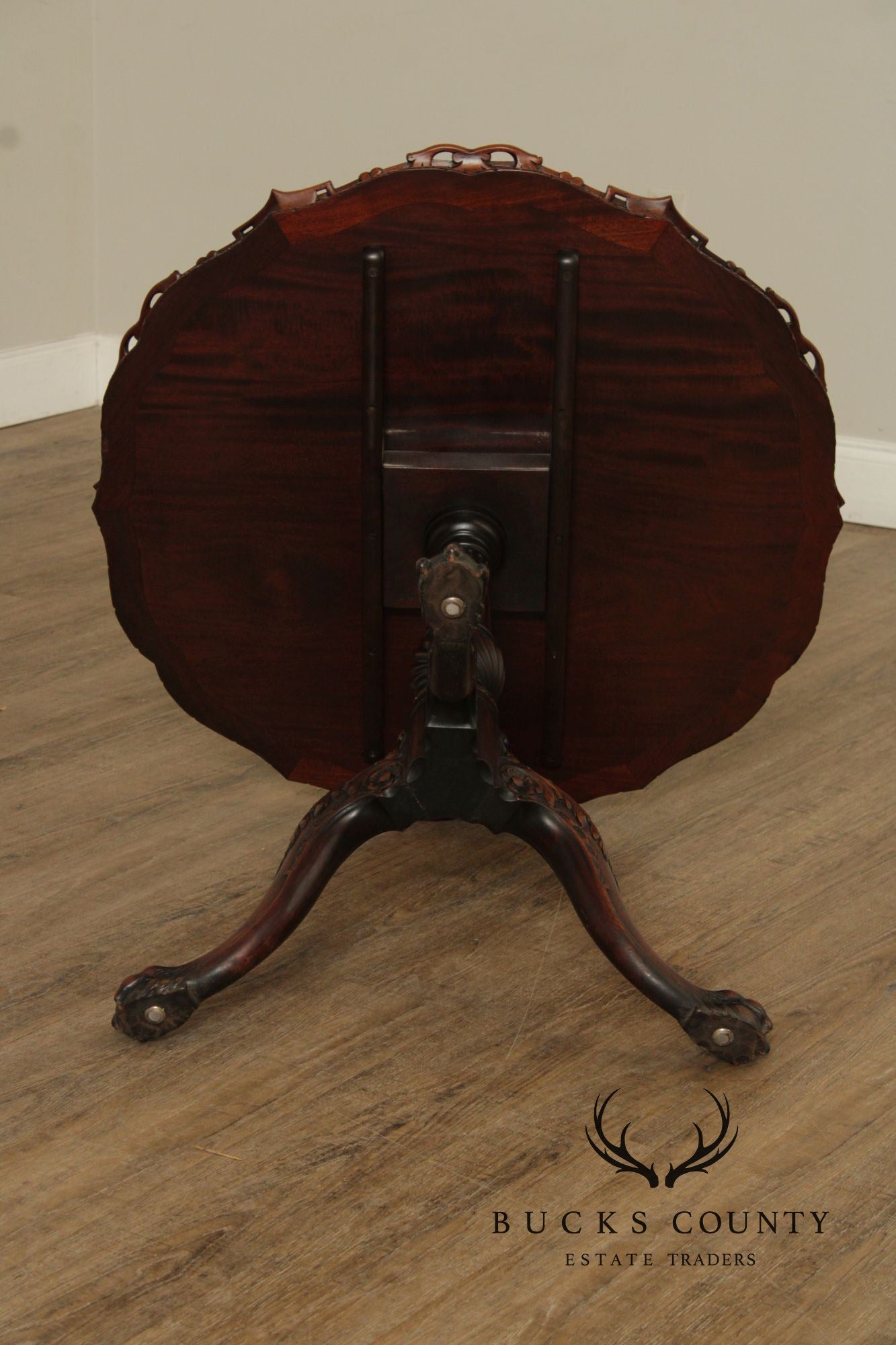 Schmieg and Kotzian Georgian Style Mahogany Pie Crust Table