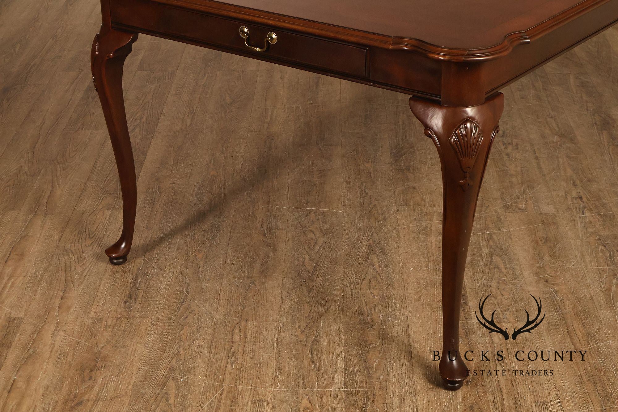 Ethan Allen Queen Anne Style Expandable Cherry Dining Table