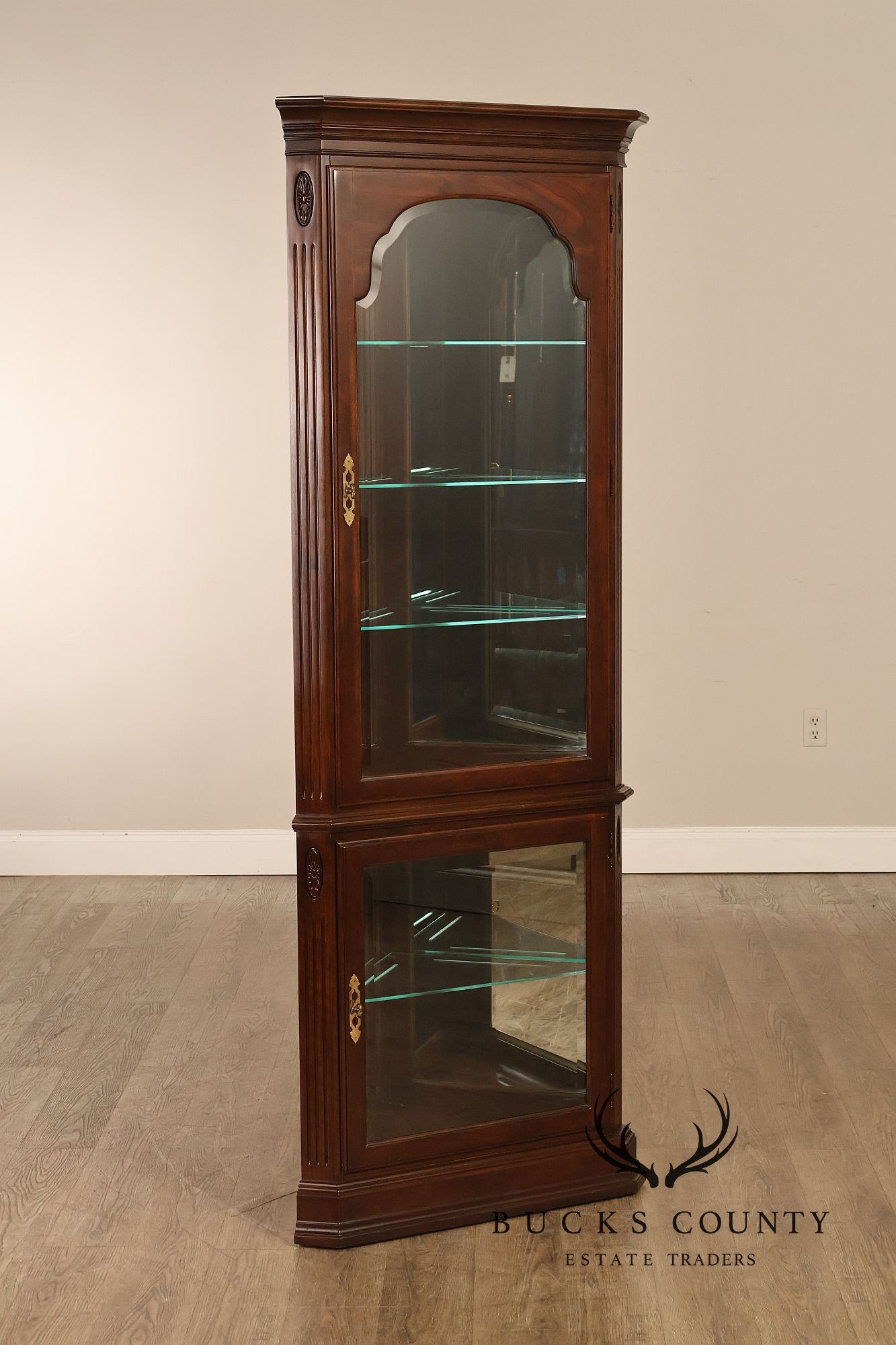 Ethan Allen Georgian Court Collection Corner Curio Display Cabinet