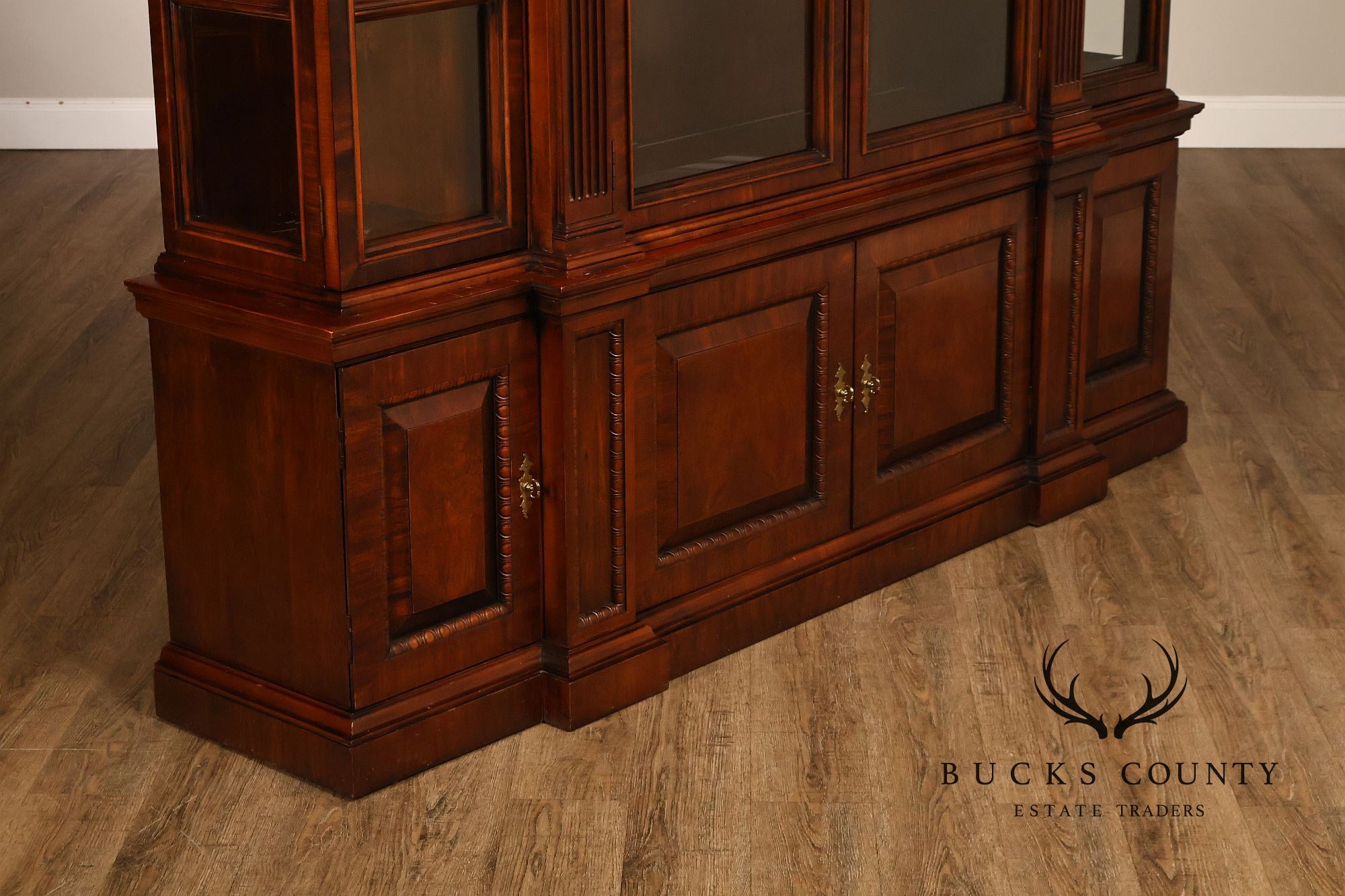 Henredon Furniture Georgian Style Mahogany Breakfront