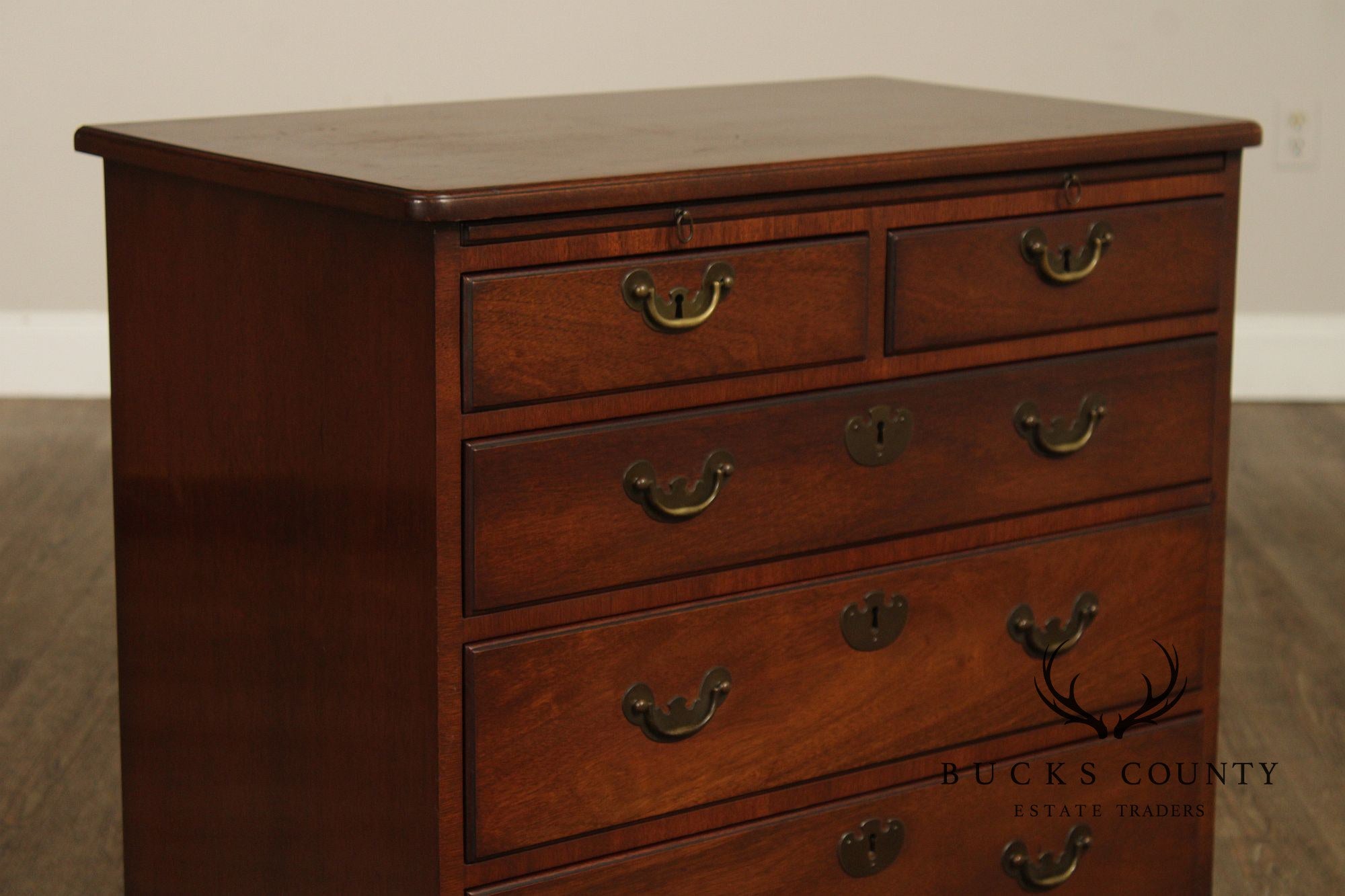 Kittinger Colonial Williamsburg Mahogany Bachelor’s Chest